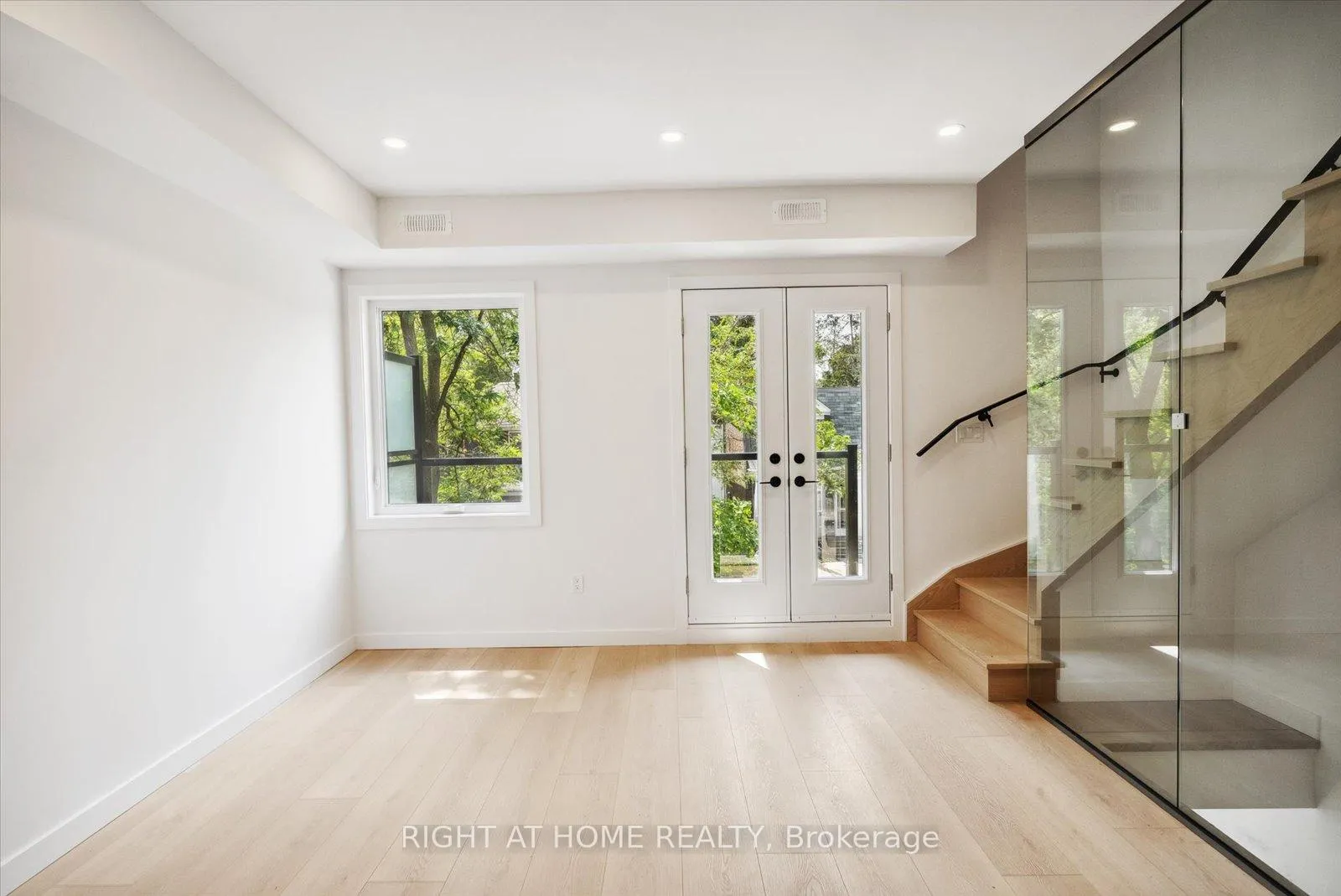 Photo 6 of Unit 3, 367 Howland Avenue, Toronto, Casa Loma — HOMEH