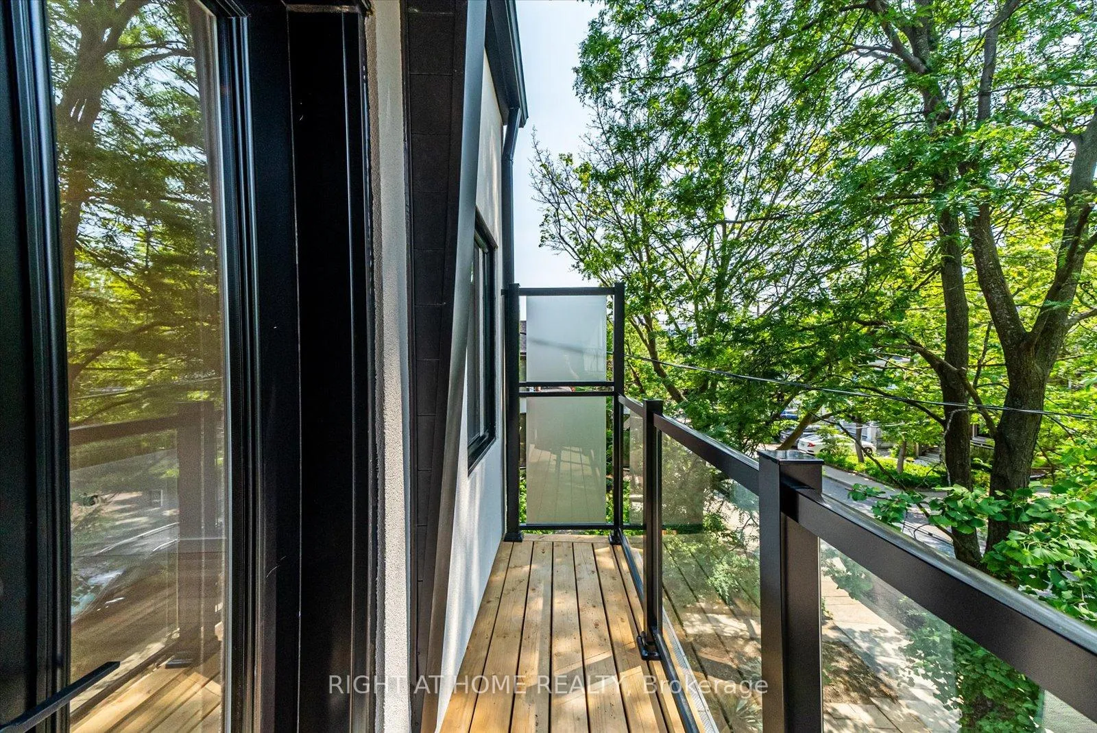 Photo 8 of Unit 3, 367 Howland Avenue, Toronto, Casa Loma — HOMEH