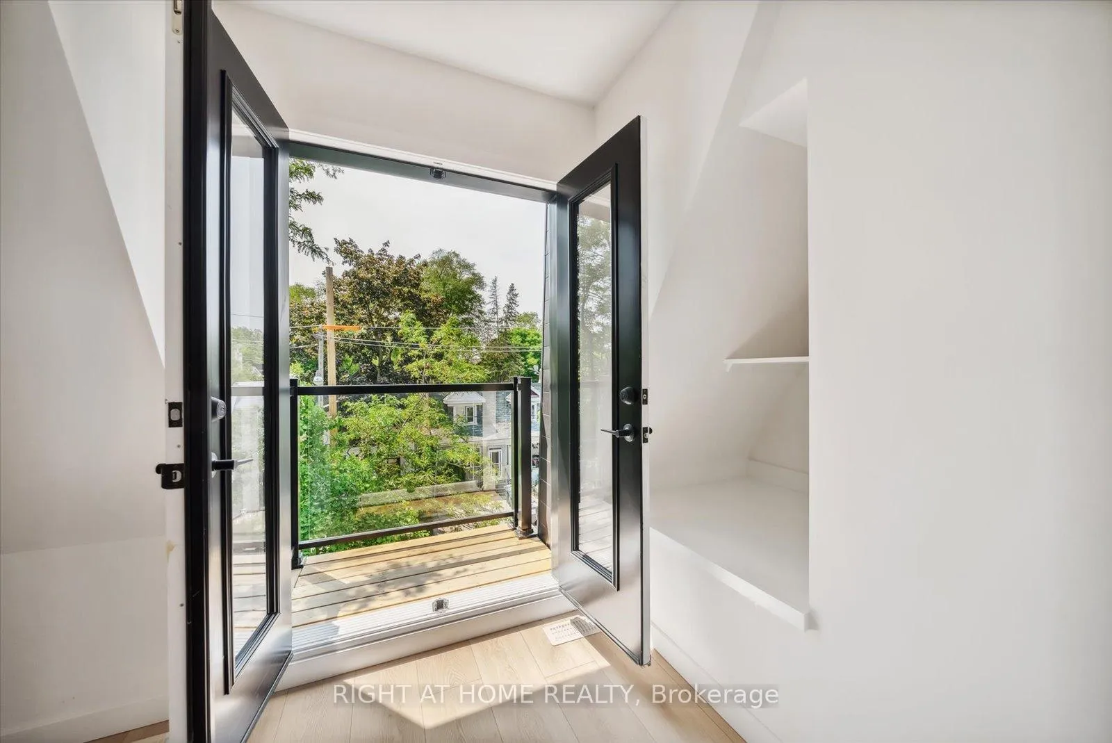 Photo 11 of Unit 3, 367 Howland Avenue, Toronto, Casa Loma — HOMEH