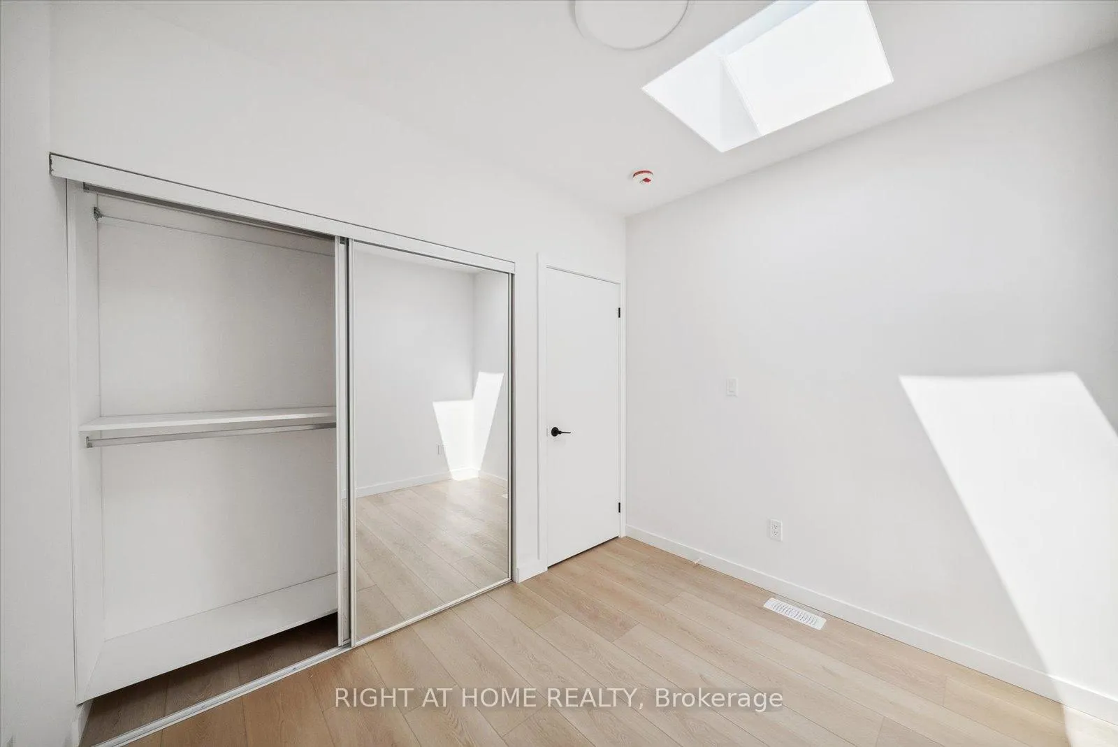 Photo 12 of Unit 3, 367 Howland Avenue, Toronto, Casa Loma — HOMEH
