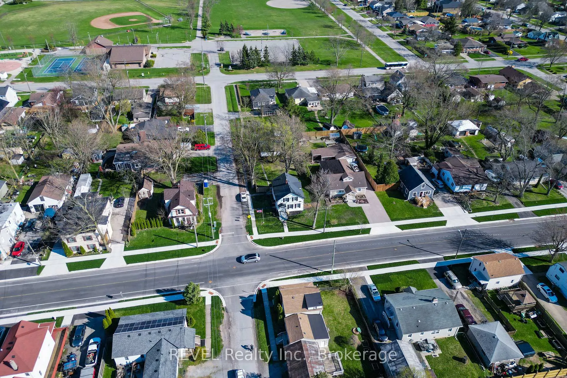 Photo 2 of 4046 Main Street, Niagara Falls, Chippawa — HOMEH