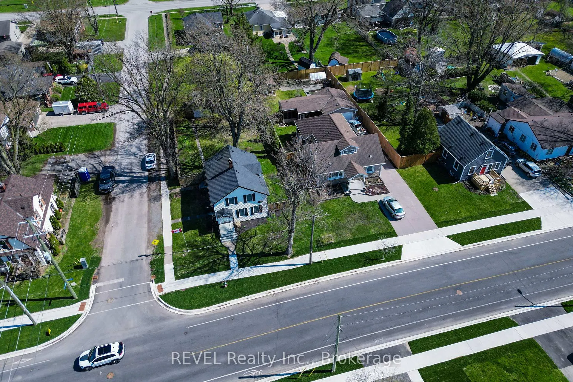Photo 4 of 4046 Main Street, Niagara Falls, Chippawa — HOMEH