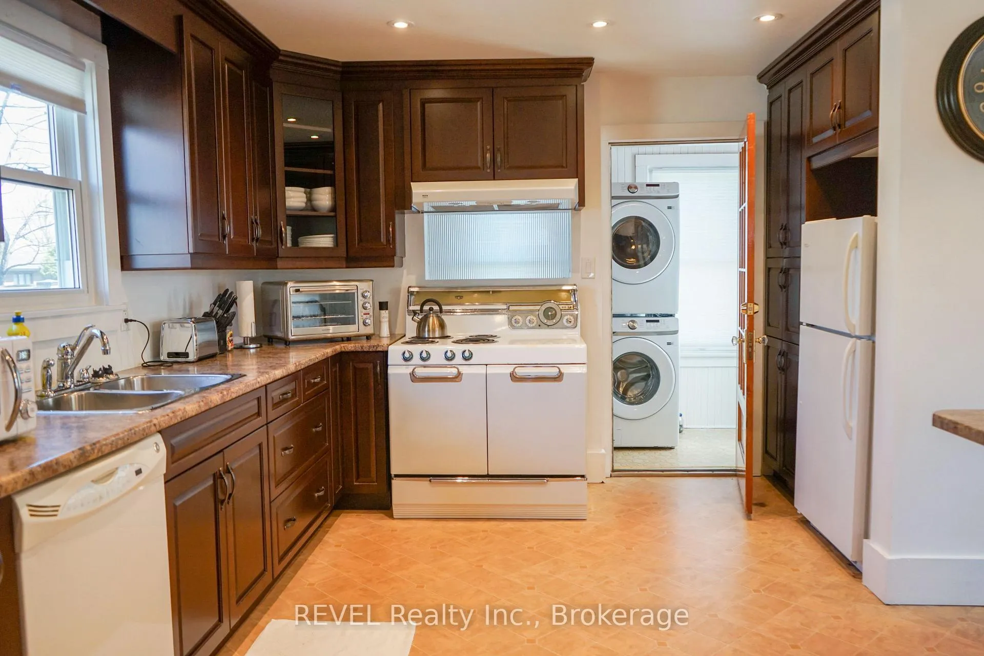 Photo 15 of 4046 Main Street, Niagara Falls, Chippawa — HOMEH