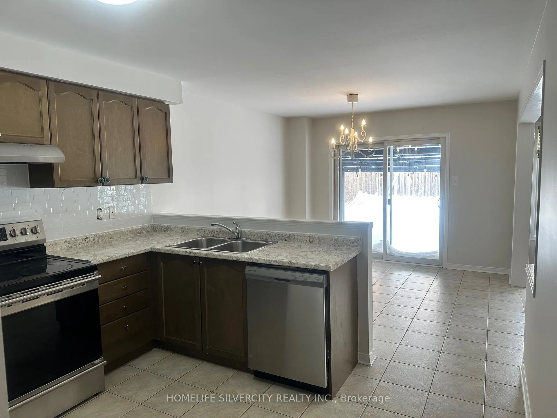 Photo 10 of 111 Rollingwood Drive, Brampton, Fletcher's Creek South — HOMEH
