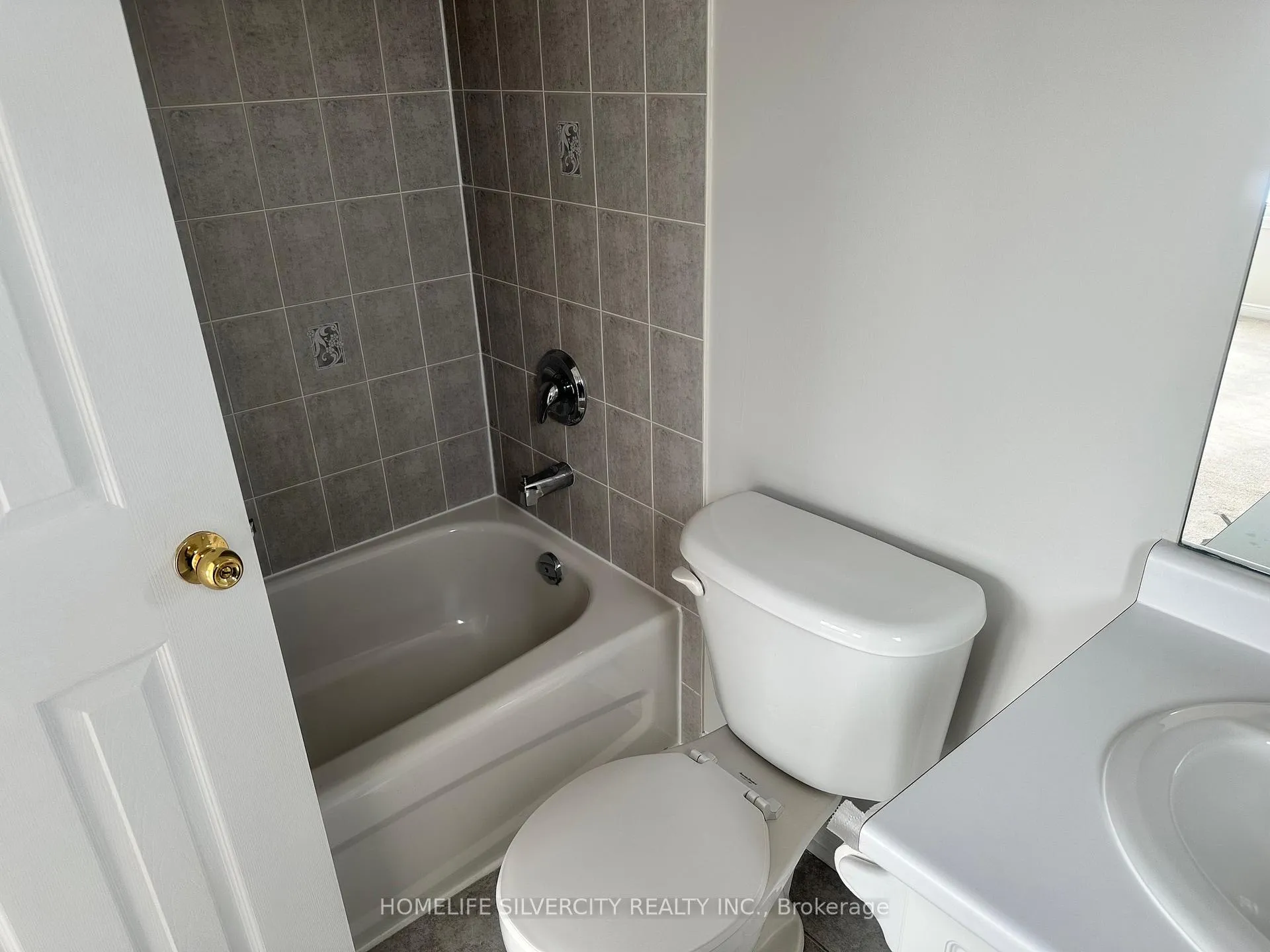 Photo 26 of 111 Rollingwood Drive, Brampton, Fletcher's Creek South — HOMEH