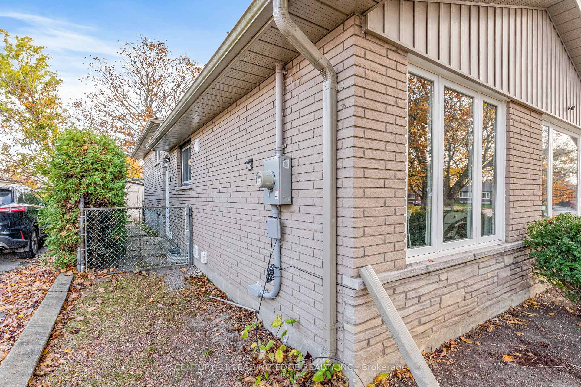 Photo 1 of 31 Strike Avenue, Clarington, Bowmanville — HOMEH