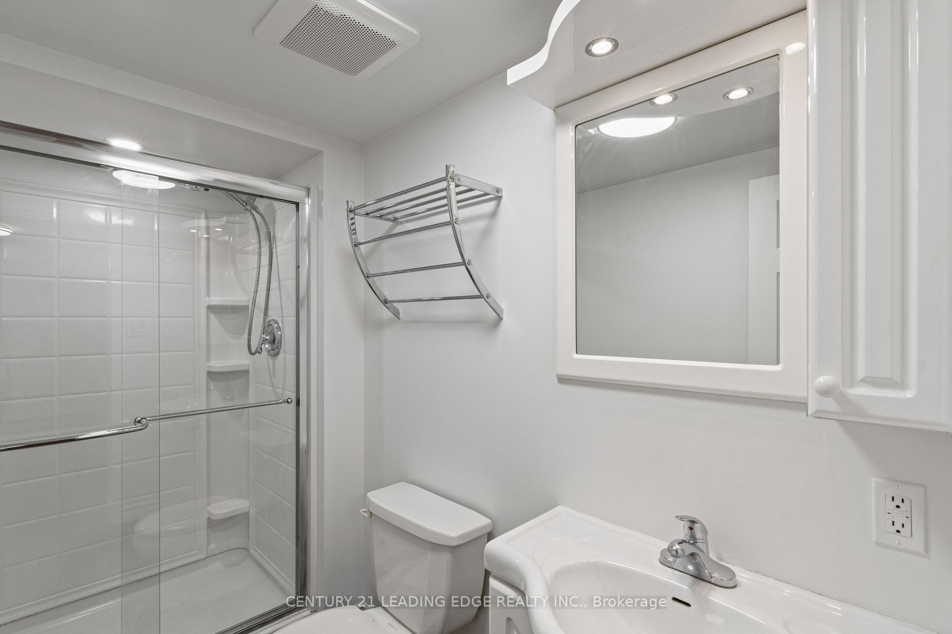 Photo 12 of 31 Strike Avenue, Clarington, Bowmanville — HOMEH