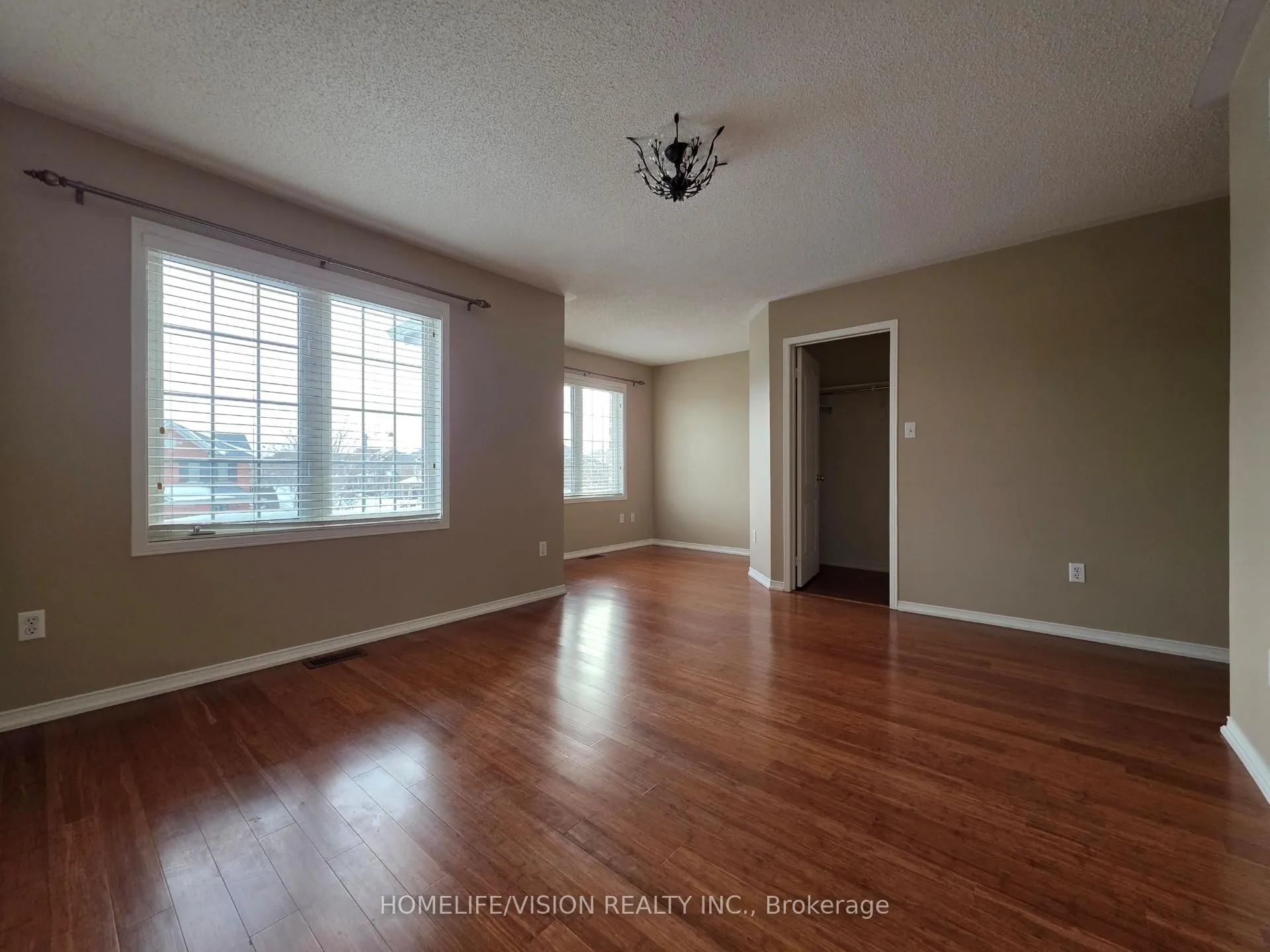 Photo 2 of 54 Mcnally Way, Aurora, Bayview Northeast — HOMEH