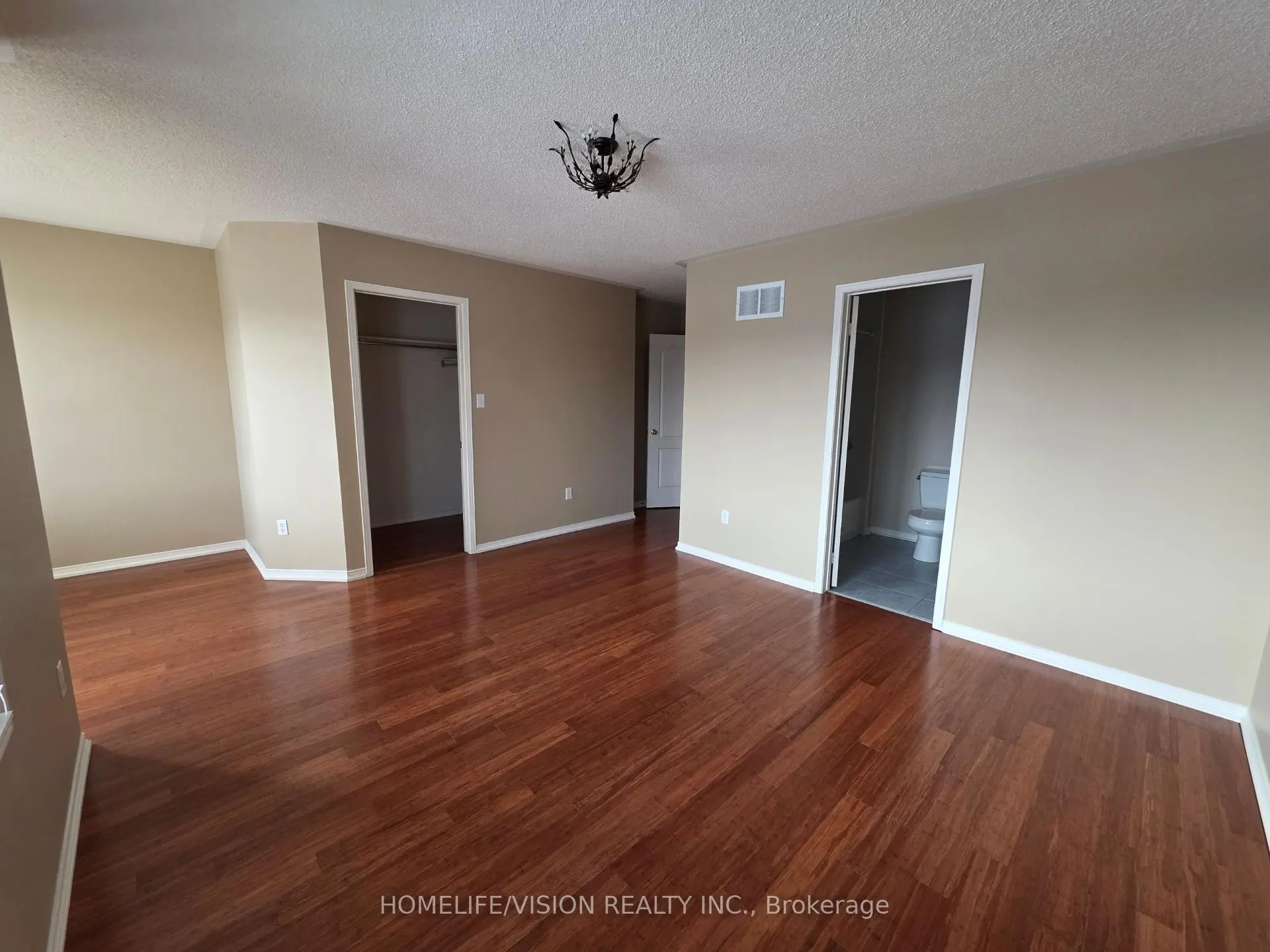 Photo 10 of 54 Mcnally Way, Aurora, Bayview Northeast — HOMEH