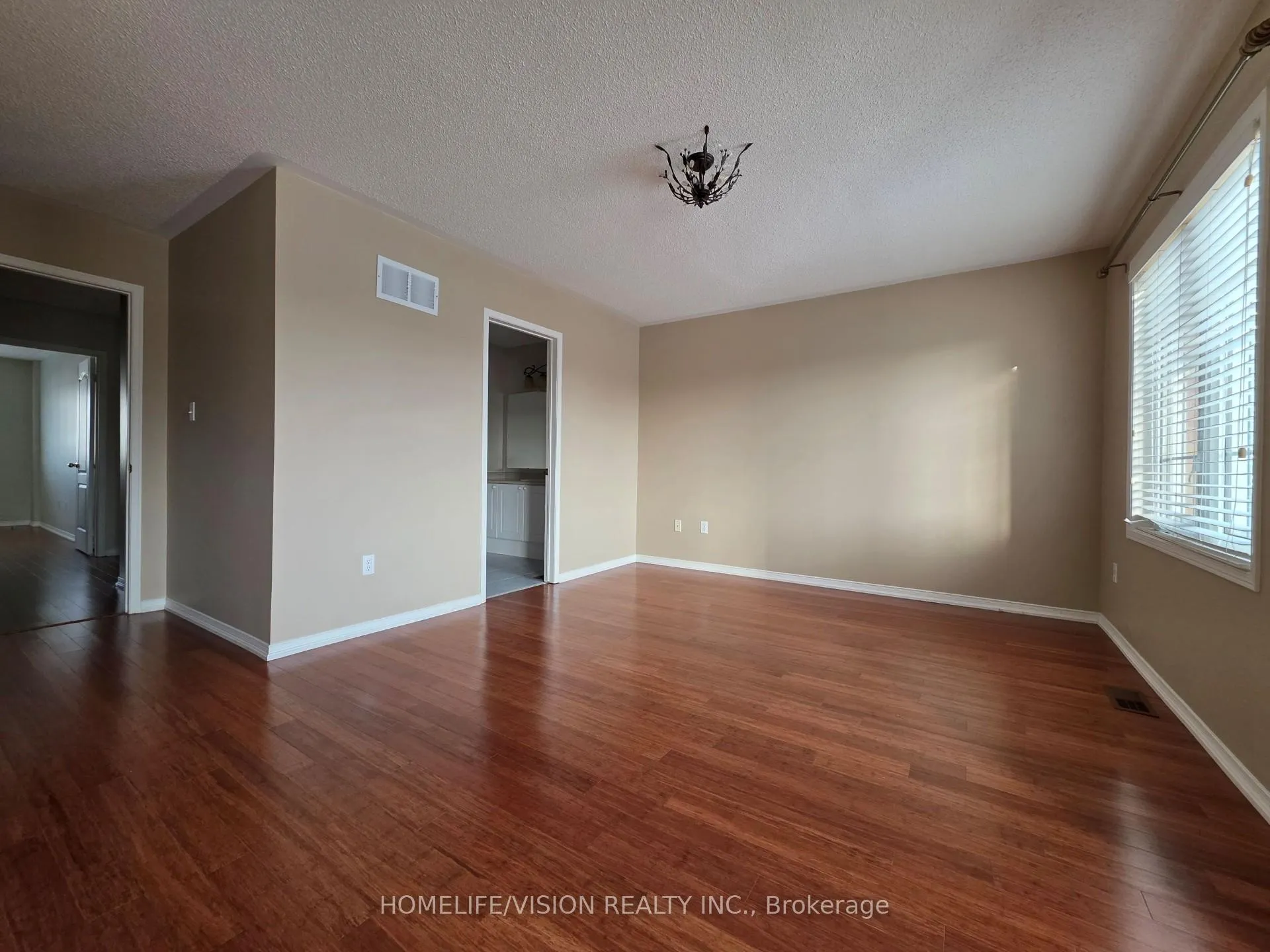 Photo 11 of 54 Mcnally Way, Aurora, Bayview Northeast — HOMEH