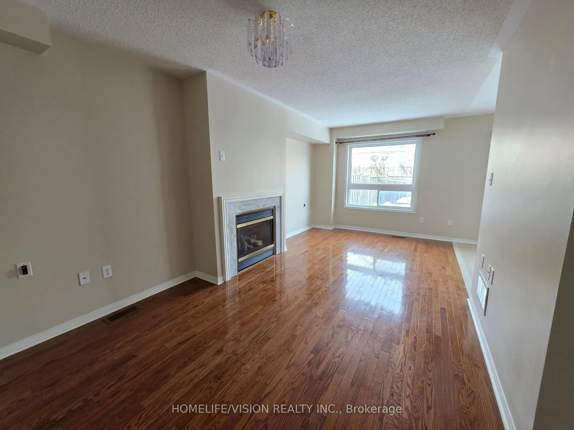 Photo 13 of 54 Mcnally Way, Aurora, Bayview Northeast — HOMEH