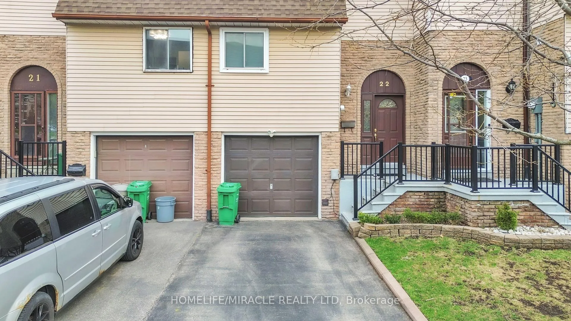 Photo 5 of 22 Rosset Crescent, Brampton, Downtown Brampton — HOMEH