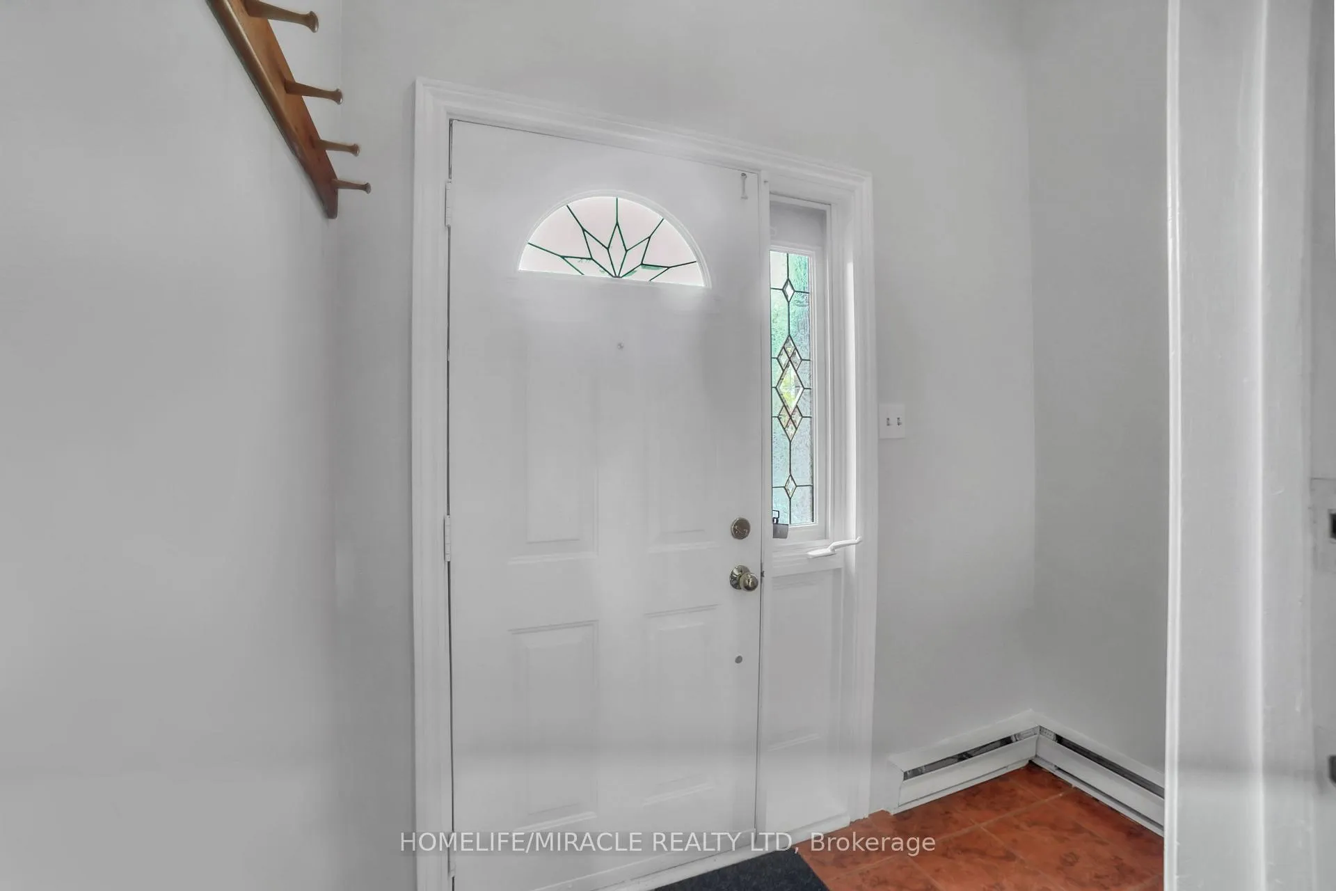Photo 6 of 22 Rosset Crescent, Brampton, Downtown Brampton — HOMEH