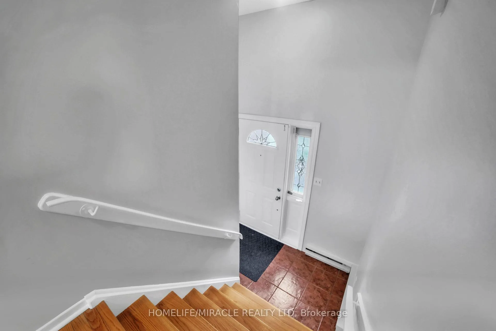 Photo 7 of 22 Rosset Crescent, Brampton, Downtown Brampton — HOMEH