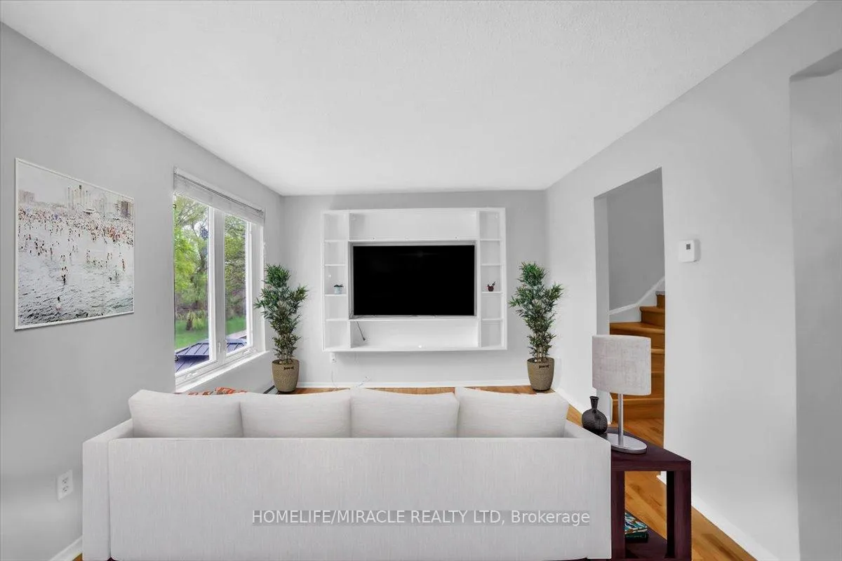 Photo 10 of 22 Rosset Crescent, Brampton, Downtown Brampton — HOMEH