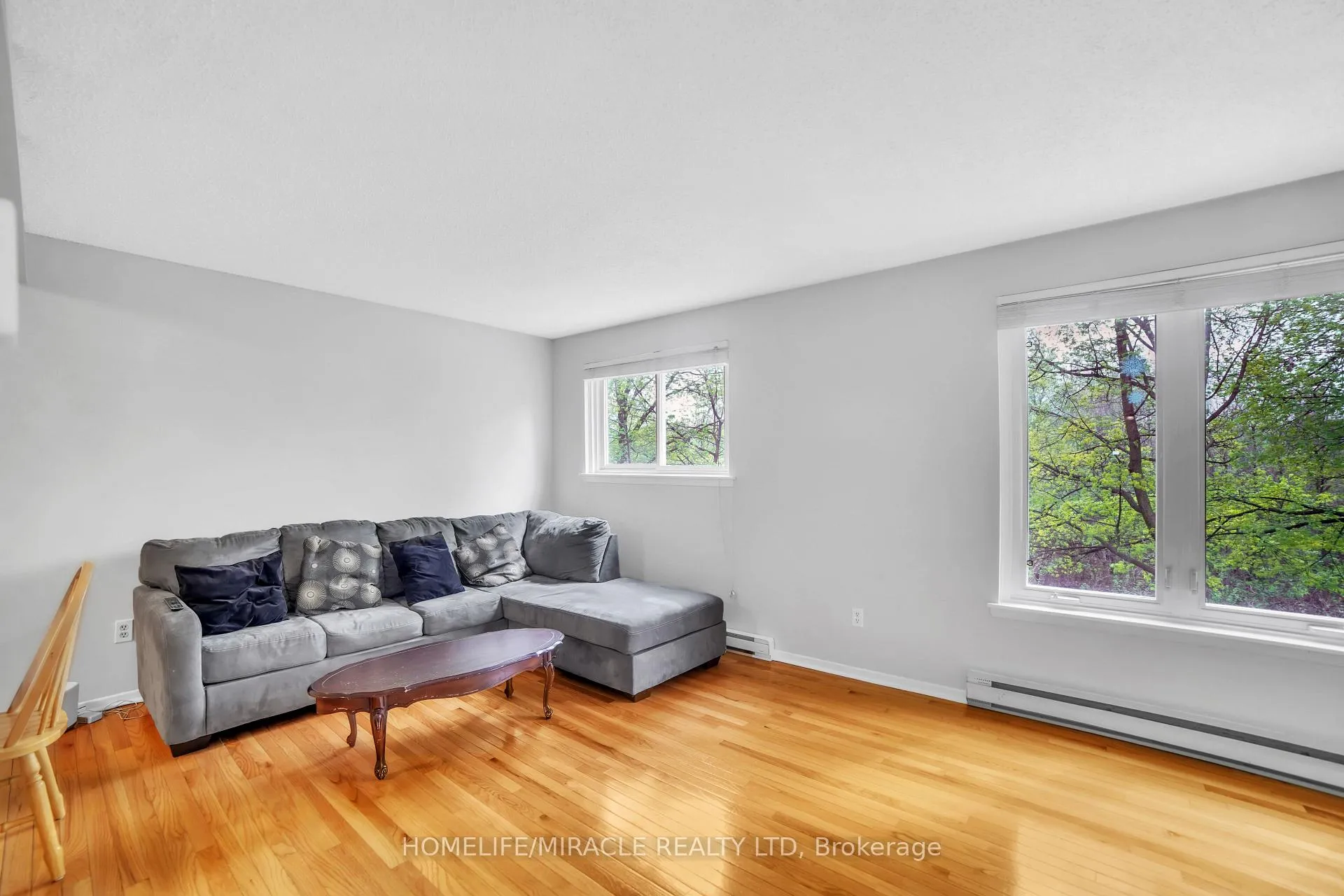 Photo 11 of 22 Rosset Crescent, Brampton, Downtown Brampton — HOMEH