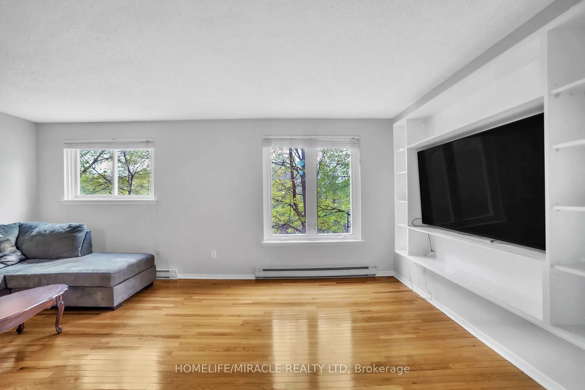 Photo 12 of 22 Rosset Crescent, Brampton, Downtown Brampton — HOMEH
