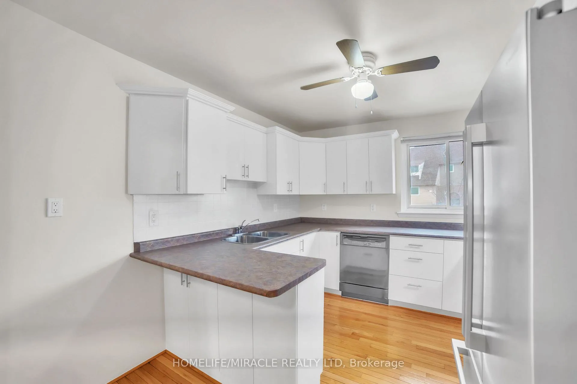 Photo 17 of 22 Rosset Crescent, Brampton, Downtown Brampton — HOMEH