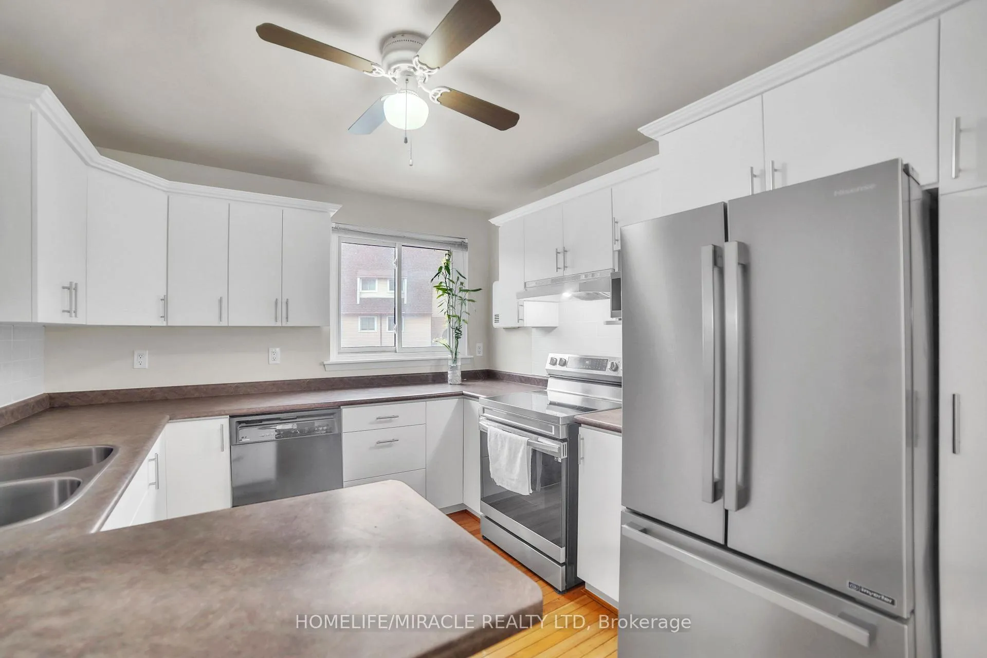 Photo 18 of 22 Rosset Crescent, Brampton, Downtown Brampton — HOMEH