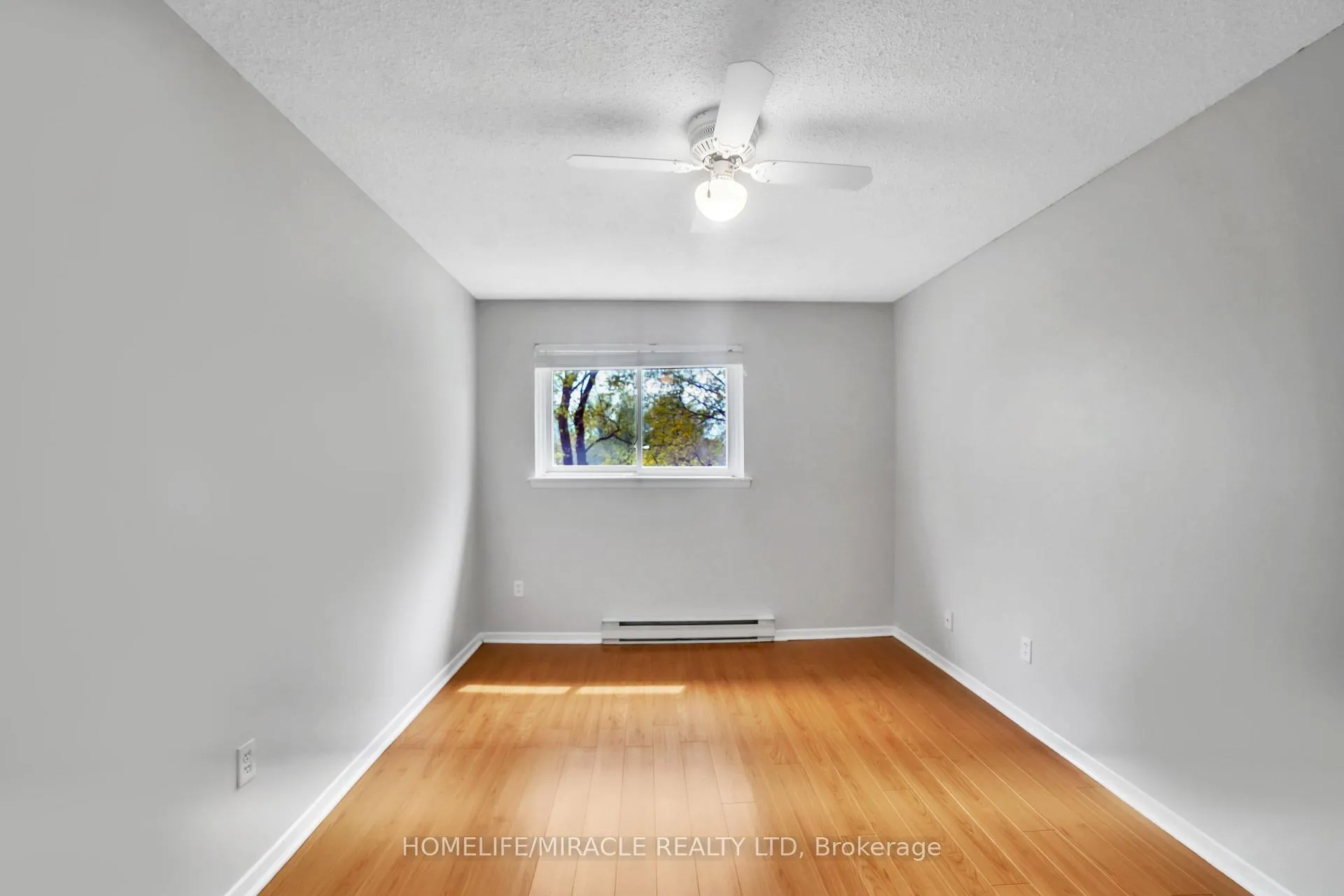 Photo 23 of 22 Rosset Crescent, Brampton, Downtown Brampton — HOMEH