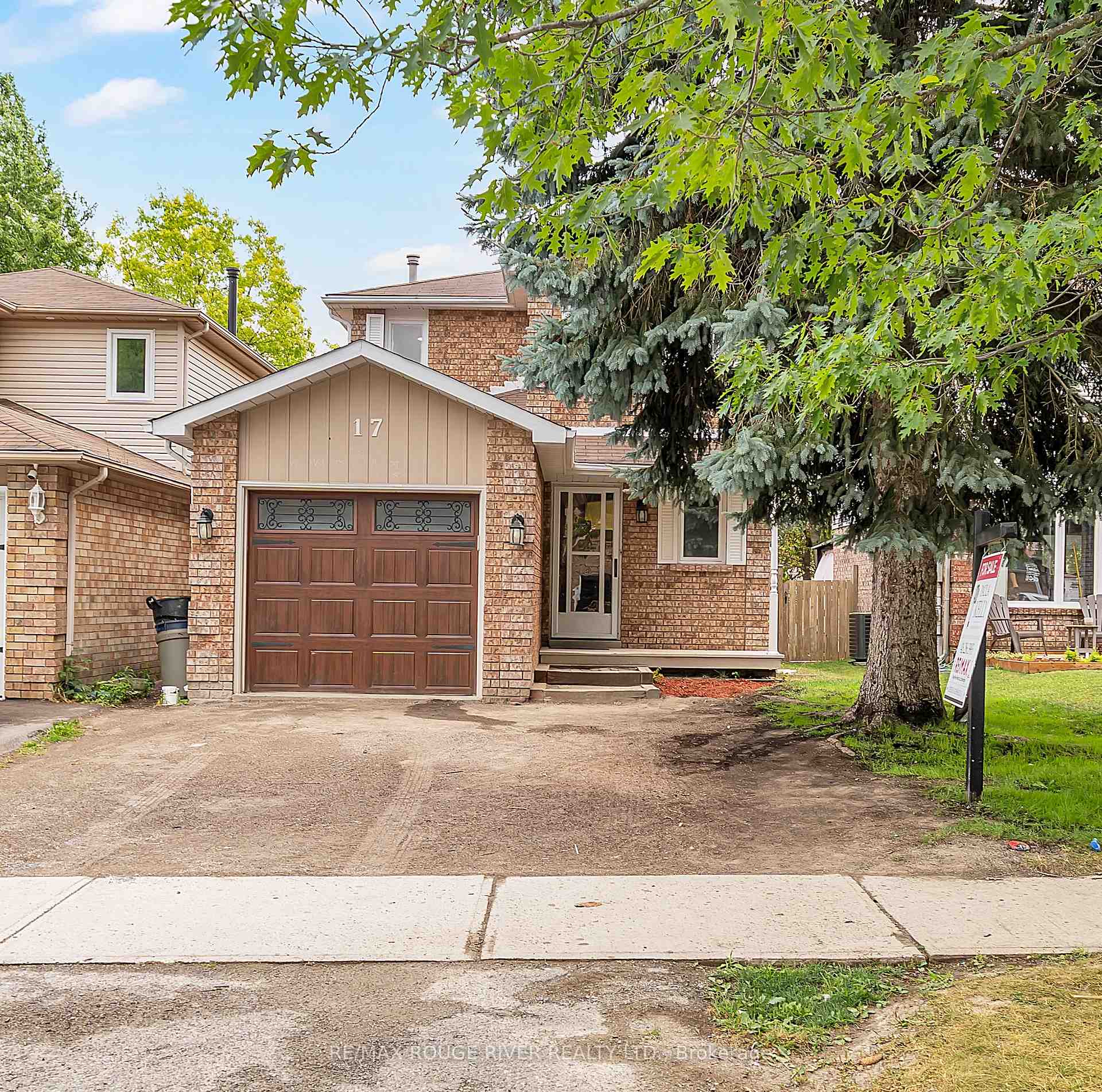 Photo 1 of 17 Fenwick Avenue, Clarington, Bowmanville — HOMEH