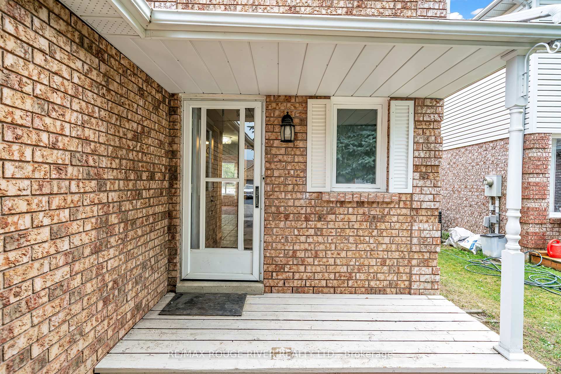 Photo 3 of 17 Fenwick Avenue, Clarington, Bowmanville — HOMEH