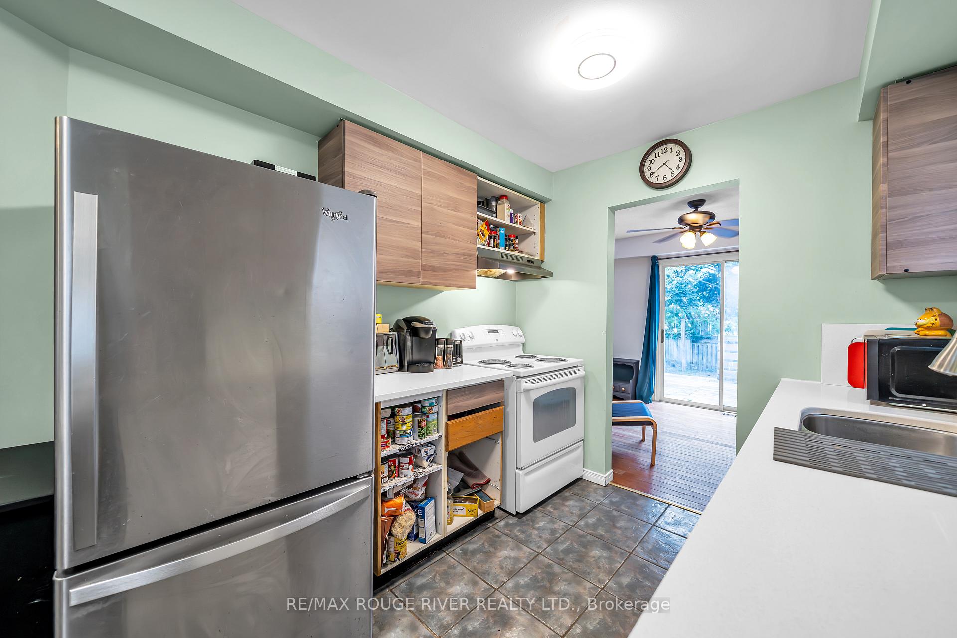 Photo 7 of 17 Fenwick Avenue, Clarington, Bowmanville — HOMEH