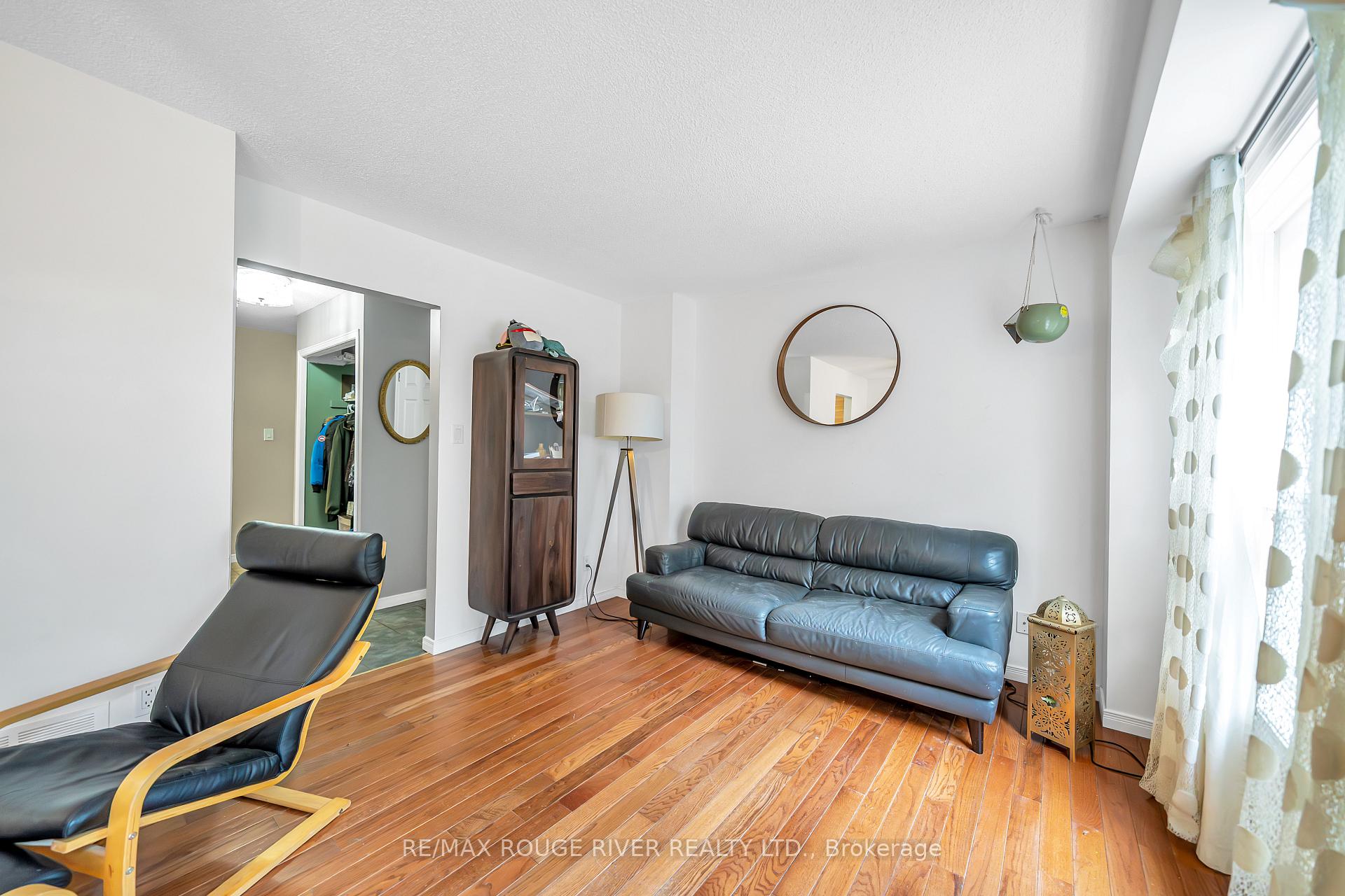 Photo 9 of 17 Fenwick Avenue, Clarington, Bowmanville — HOMEH