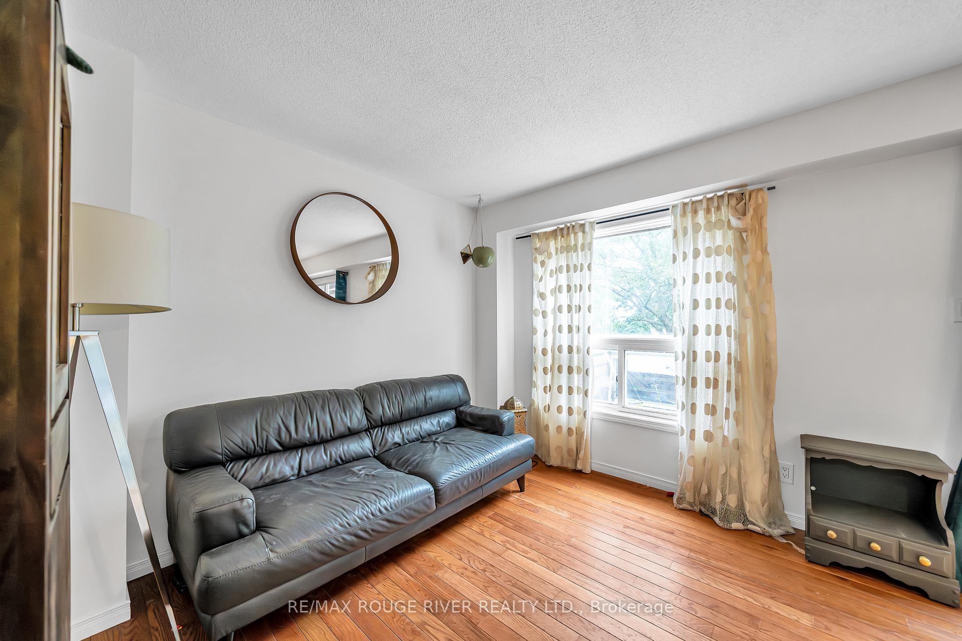 Photo 10 of 17 Fenwick Avenue, Clarington, Bowmanville — HOMEH