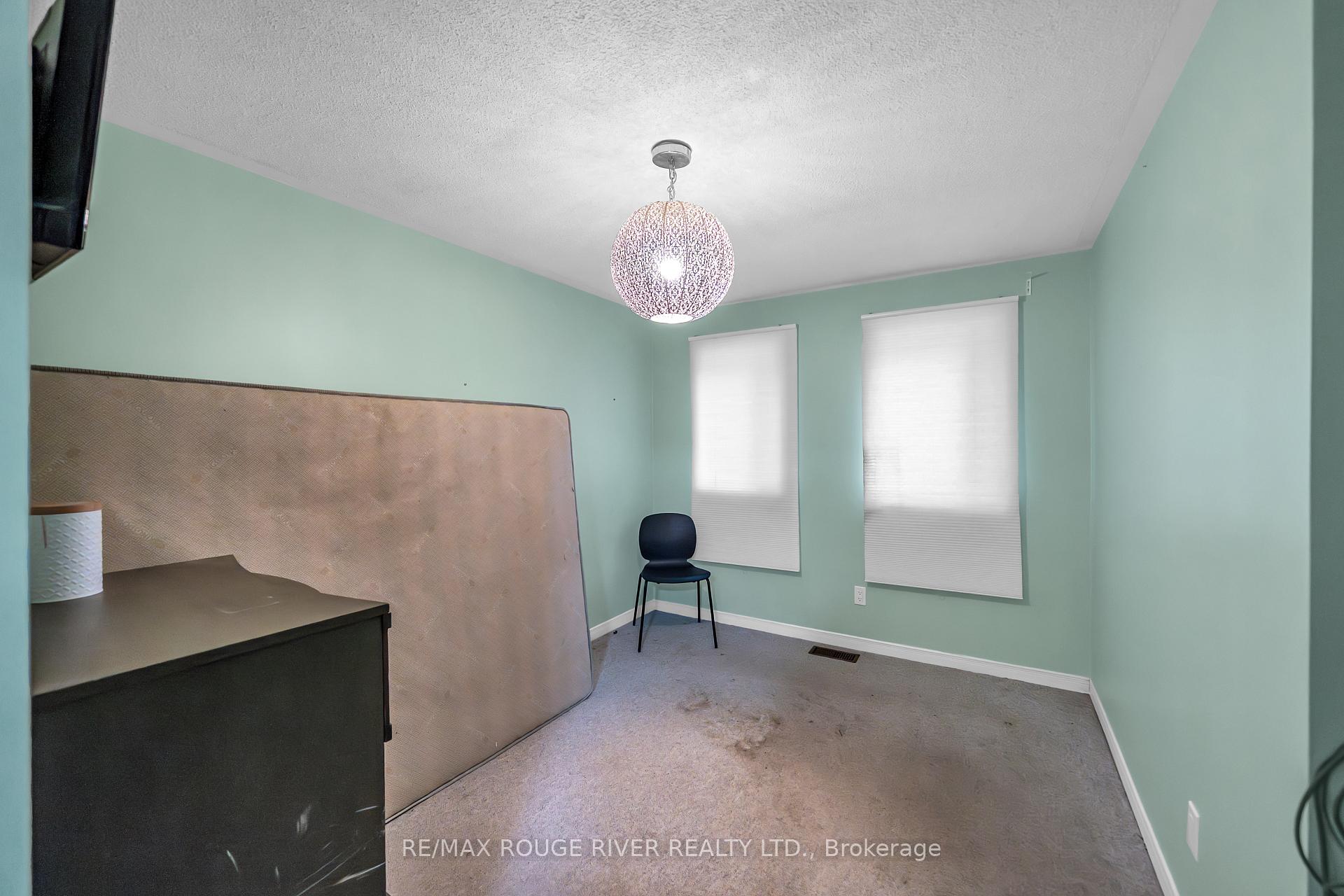 Photo 15 of 17 Fenwick Avenue, Clarington, Bowmanville — HOMEH