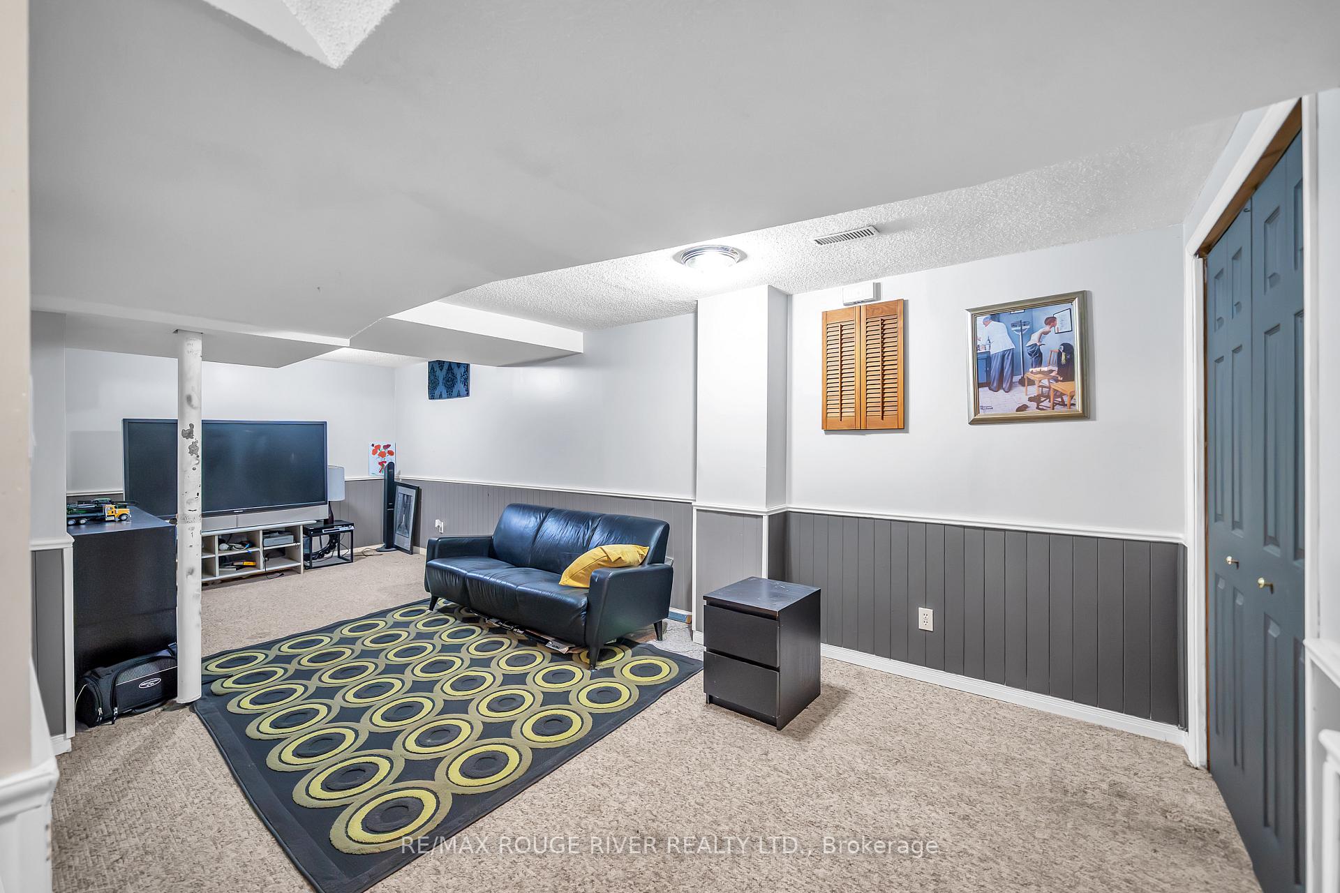 Photo 18 of 17 Fenwick Avenue, Clarington, Bowmanville — HOMEH