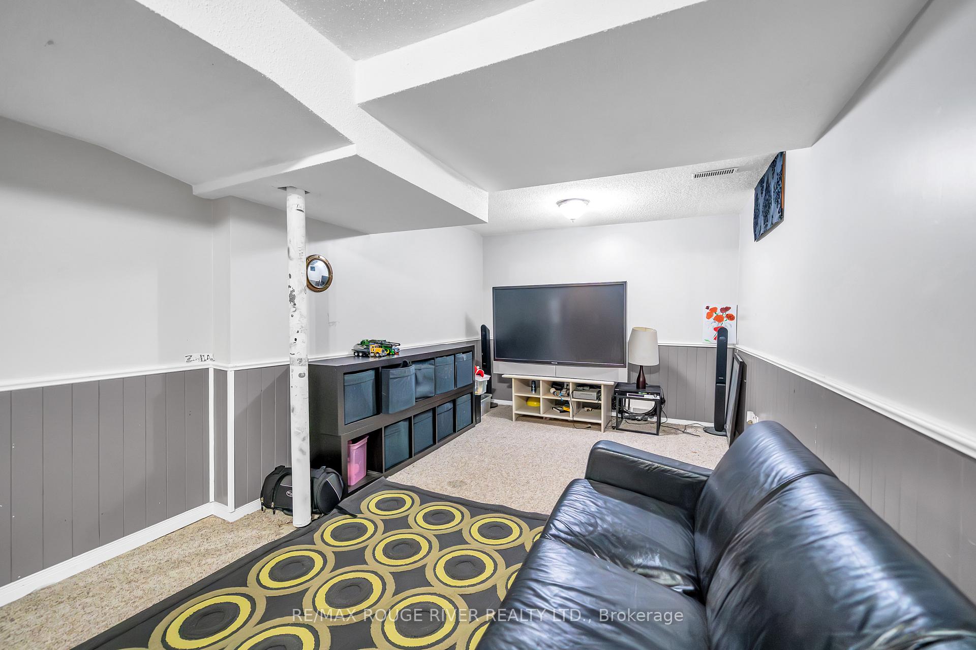 Photo 19 of 17 Fenwick Avenue, Clarington, Bowmanville — HOMEH