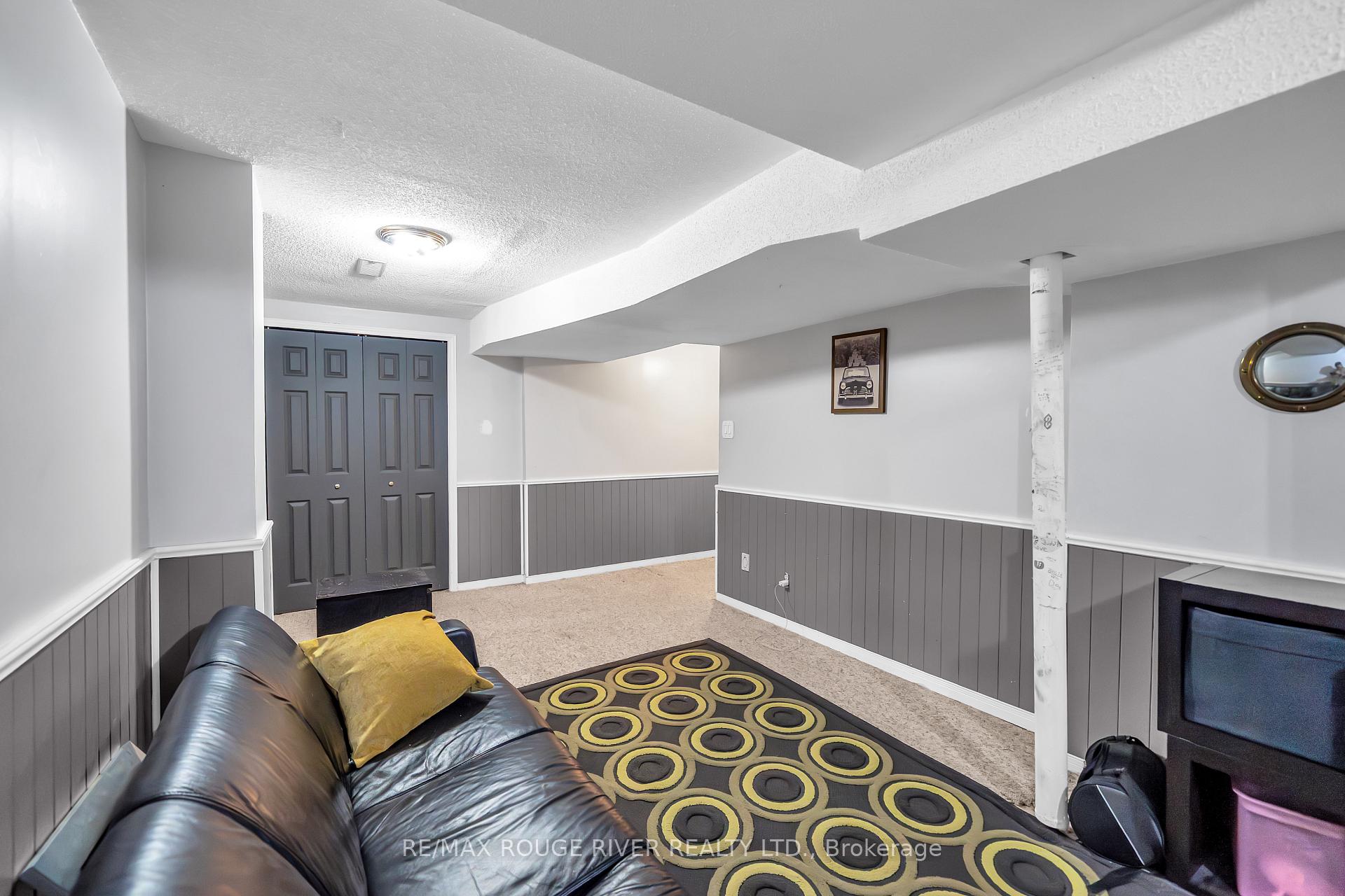 Photo 20 of 17 Fenwick Avenue, Clarington, Bowmanville — HOMEH