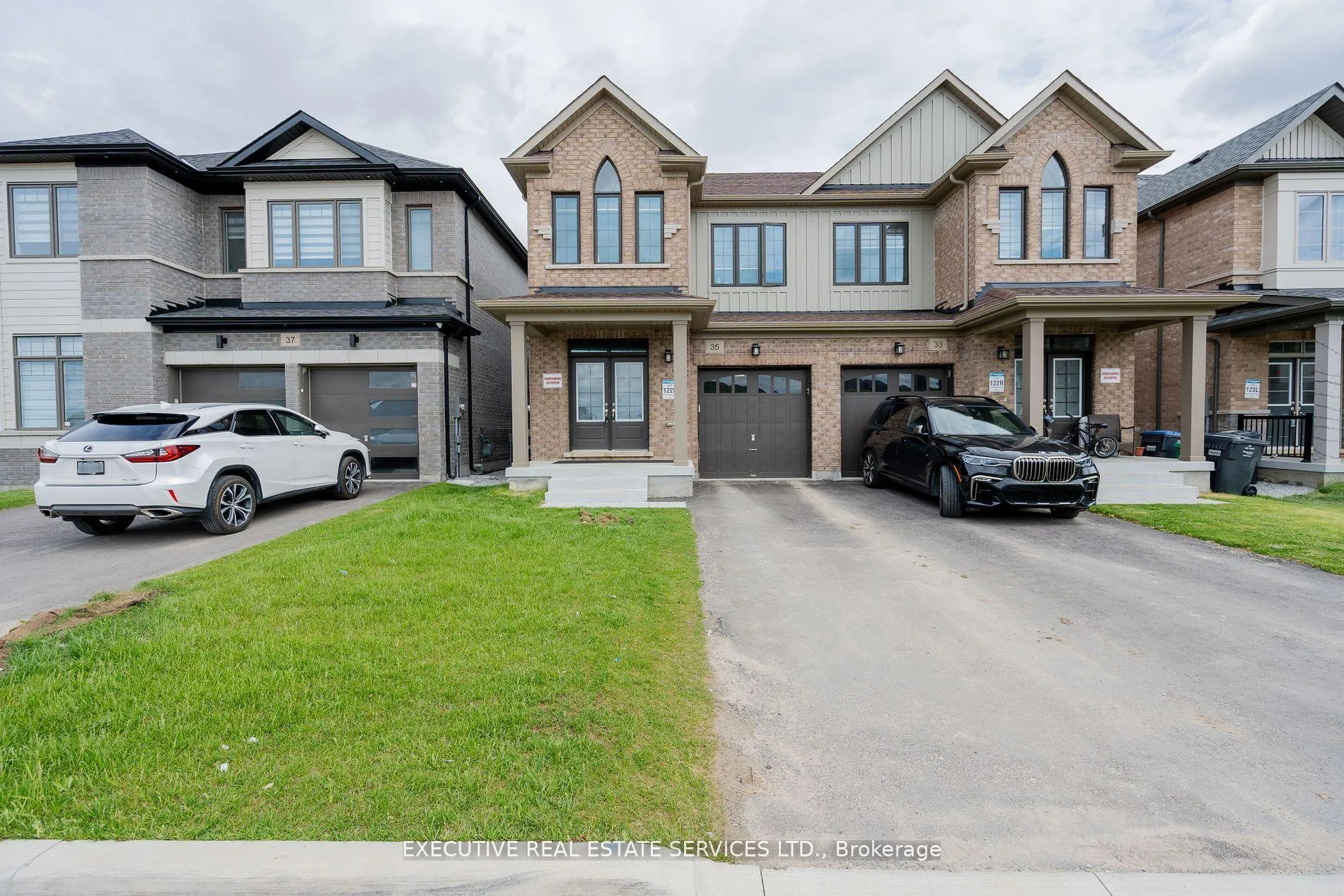 Photo 2 of 35 Moorhart Crescent, Caledon, Rural Caledon — HOMEH