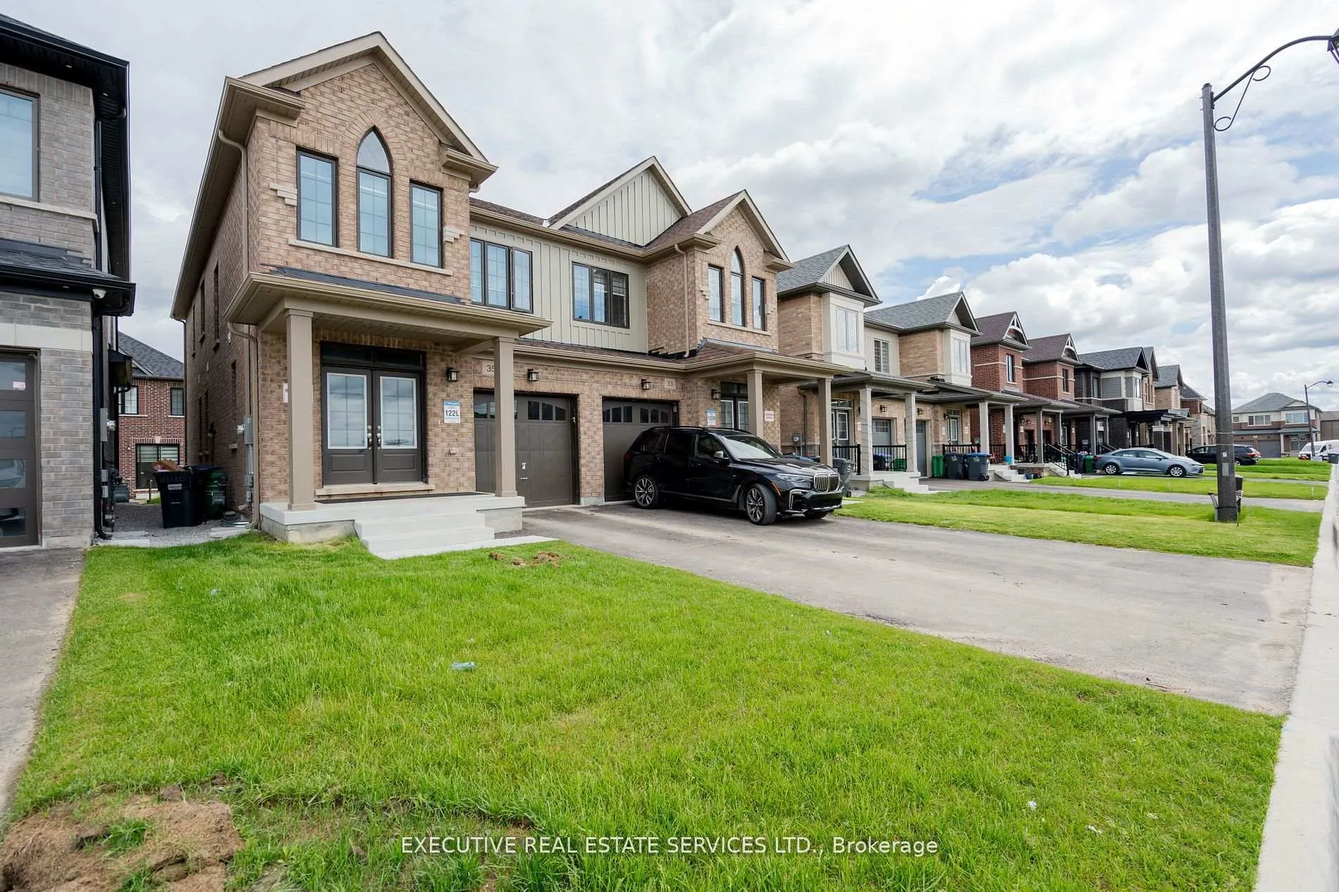 Photo 3 of 35 Moorhart Crescent, Caledon, Rural Caledon — HOMEH