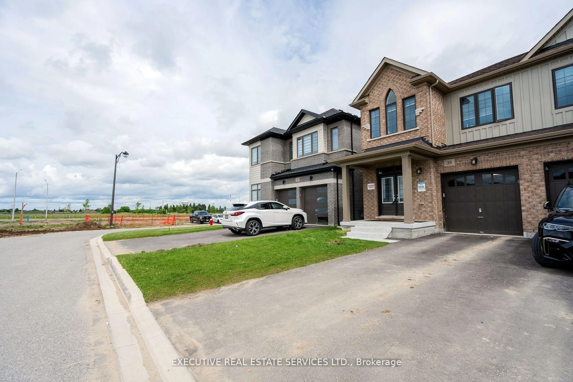 Photo 4 of 35 Moorhart Crescent, Caledon, Rural Caledon — HOMEH
