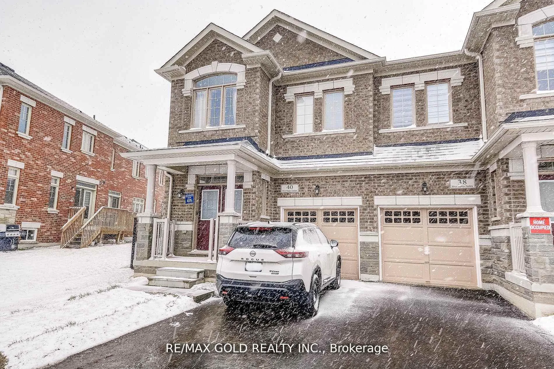 Photo 2 of 40 Silver Meadow Gardens, Hamilton, Waterdown — HOMEH