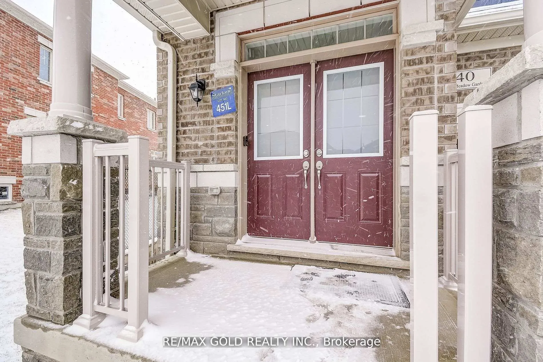 Photo 5 of 40 Silver Meadow Gardens, Hamilton, Waterdown — HOMEH