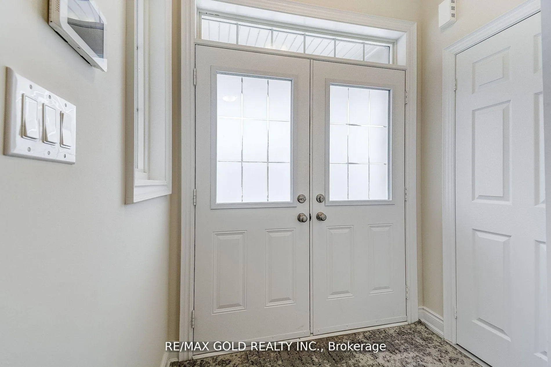Photo 6 of 40 Silver Meadow Gardens, Hamilton, Waterdown — HOMEH
