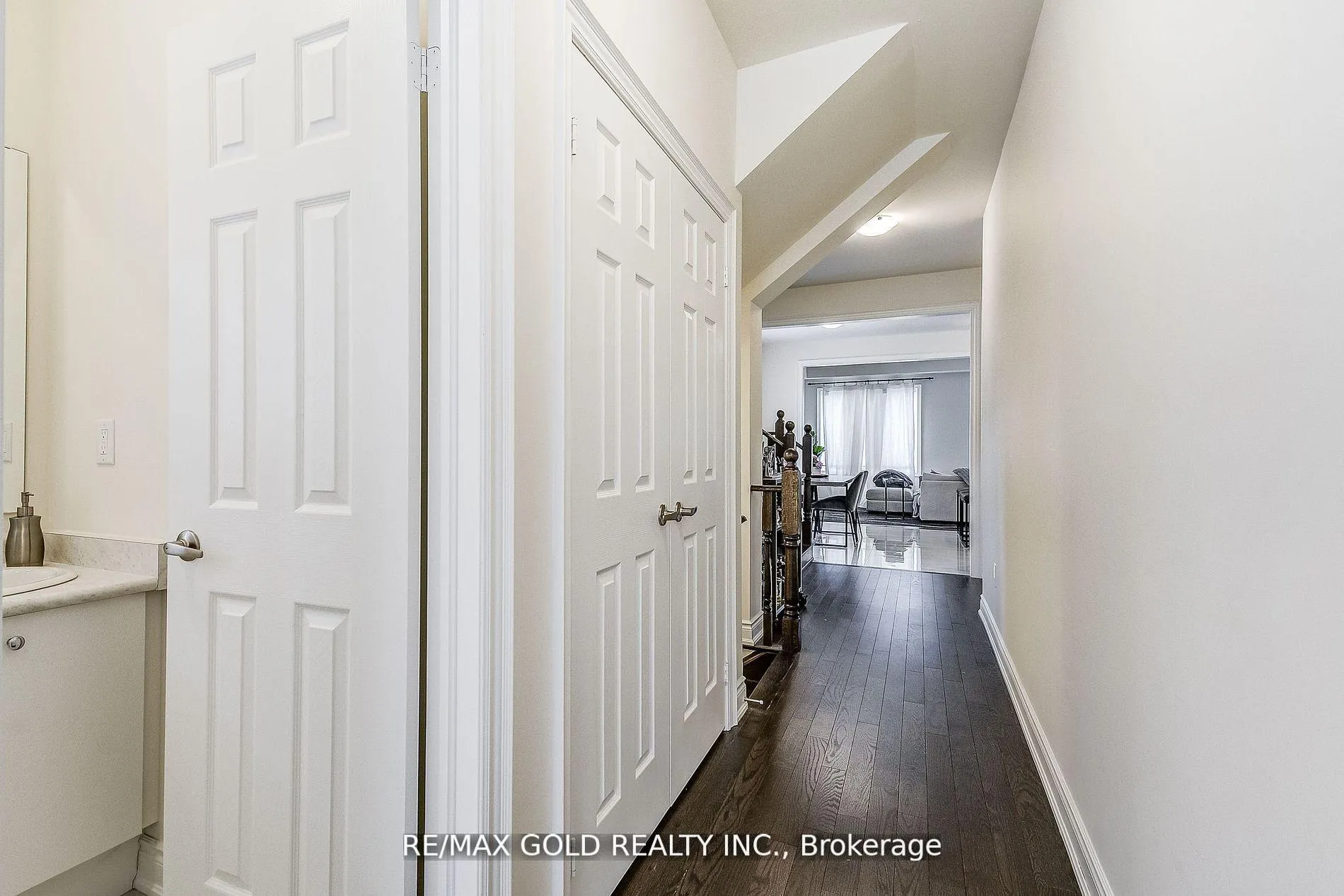 Photo 7 of 40 Silver Meadow Gardens, Hamilton, Waterdown — HOMEH