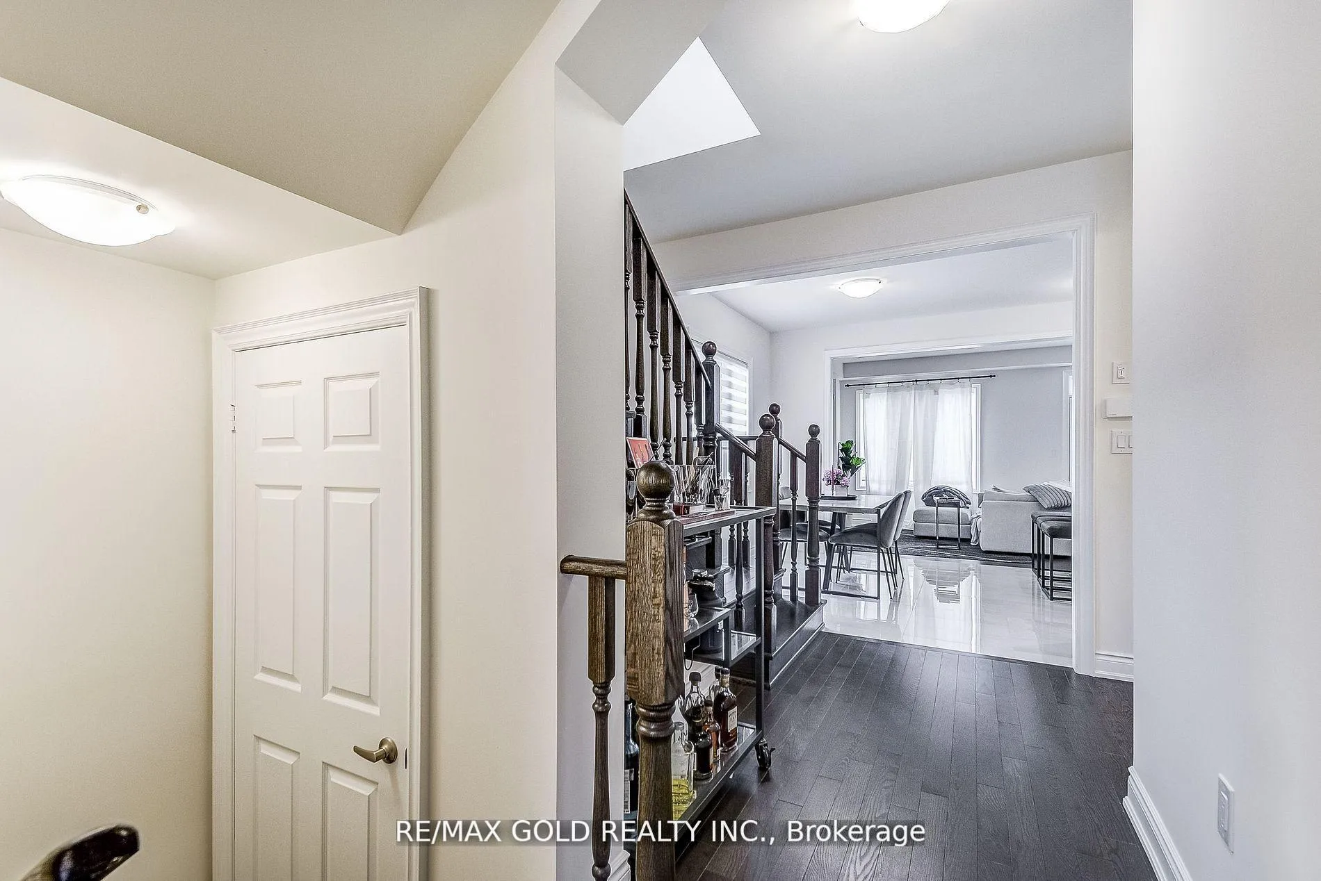 Photo 10 of 40 Silver Meadow Gardens, Hamilton, Waterdown — HOMEH