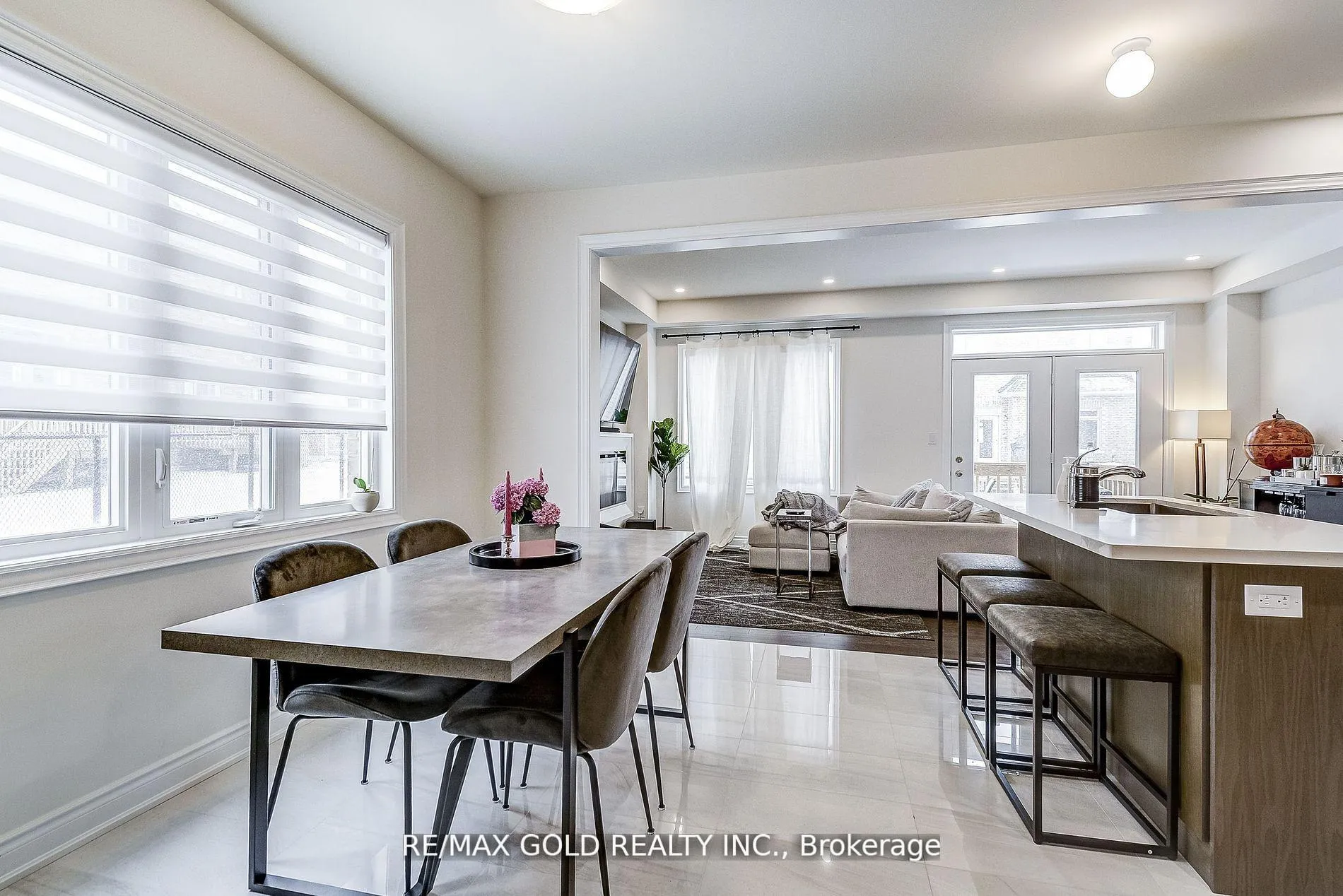 Photo 12 of 40 Silver Meadow Gardens, Hamilton, Waterdown — HOMEH