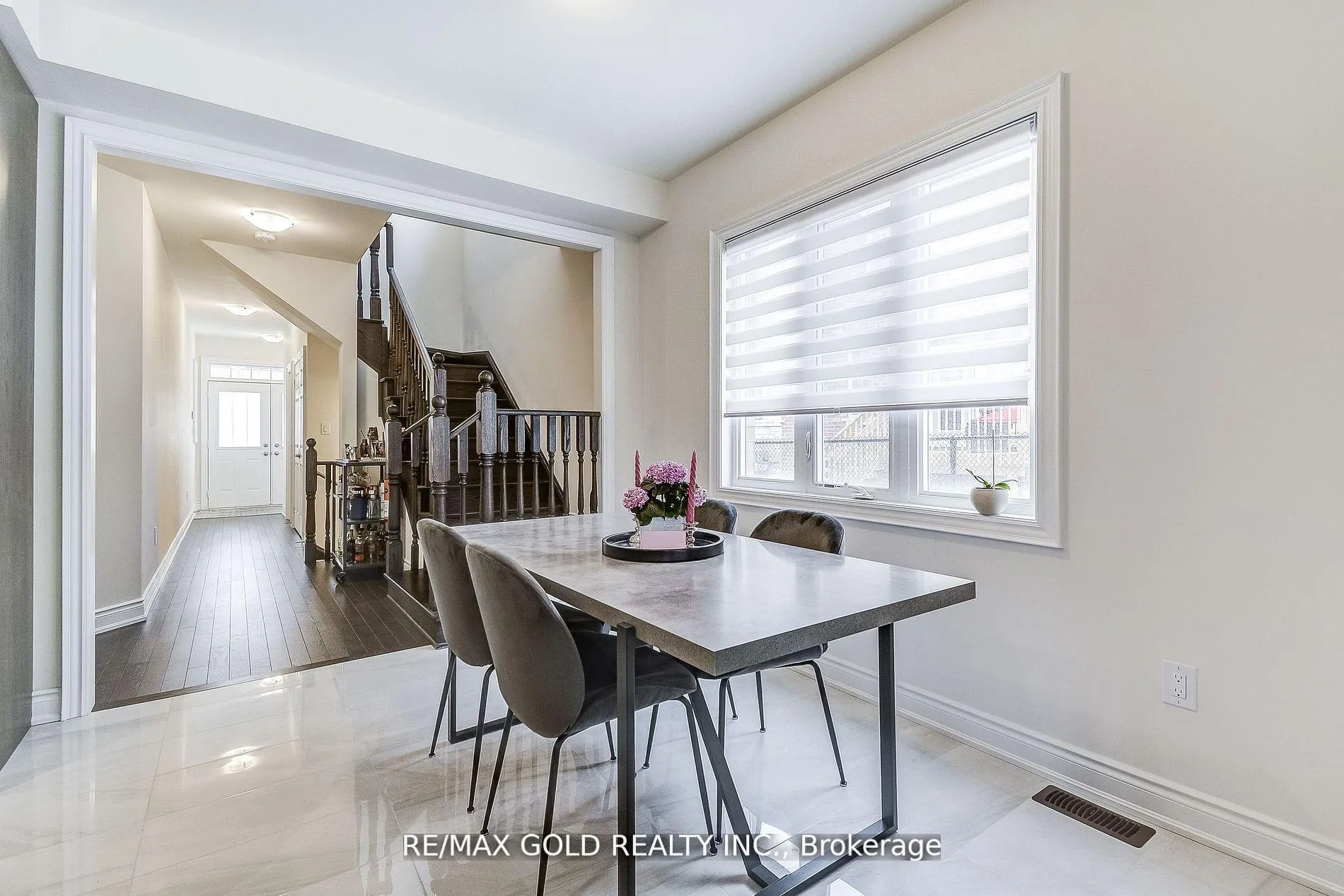 Photo 13 of 40 Silver Meadow Gardens, Hamilton, Waterdown — HOMEH