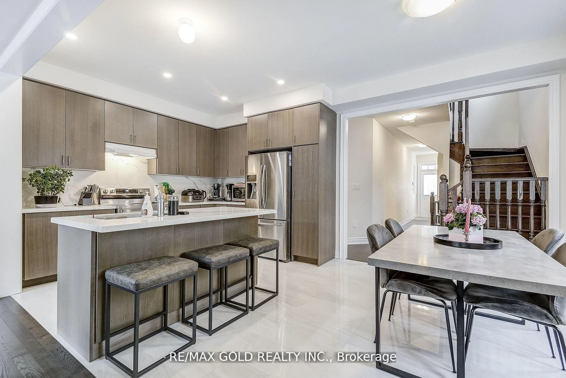 Photo 14 of 40 Silver Meadow Gardens, Hamilton, Waterdown — HOMEH