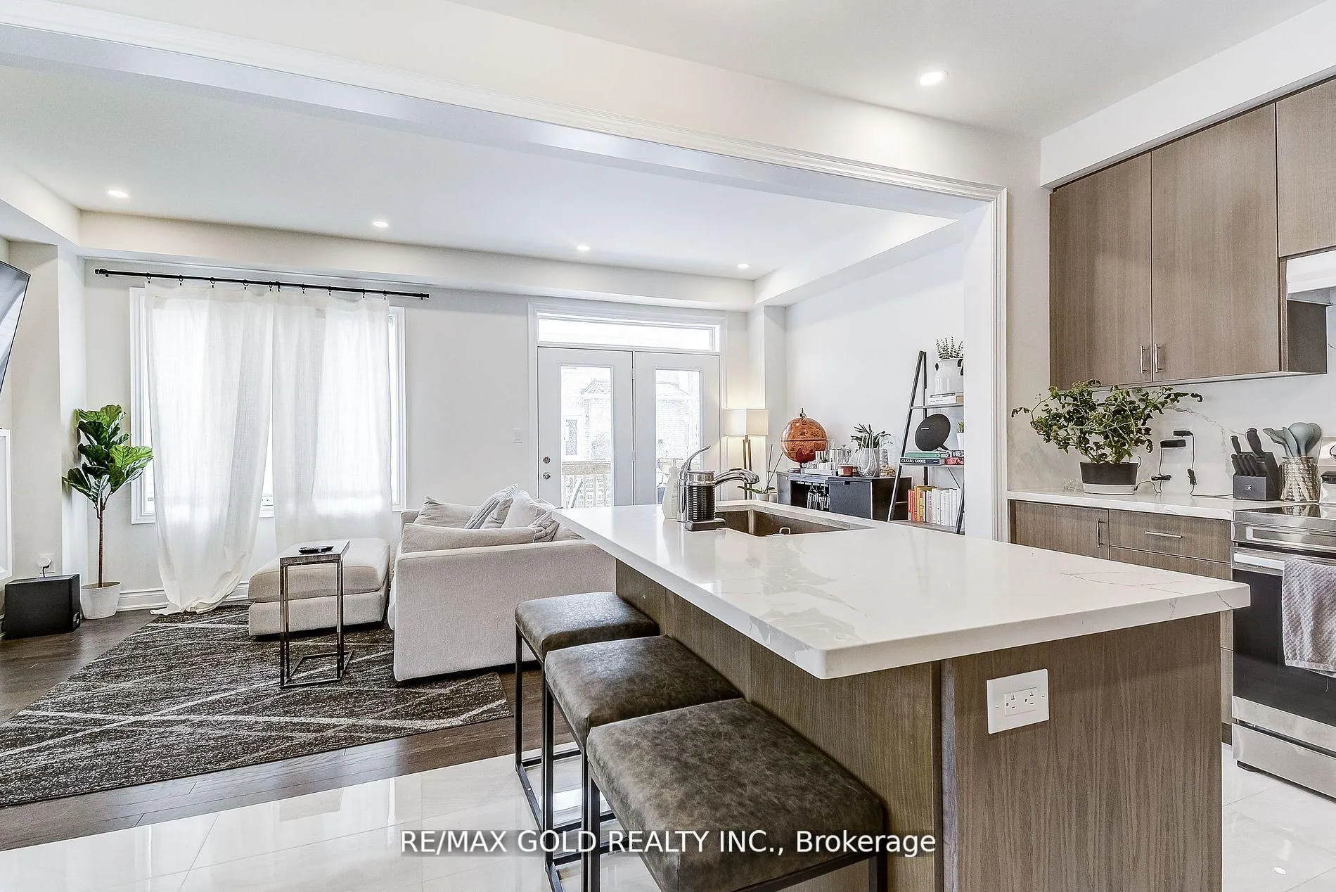 Photo 15 of 40 Silver Meadow Gardens, Hamilton, Waterdown — HOMEH