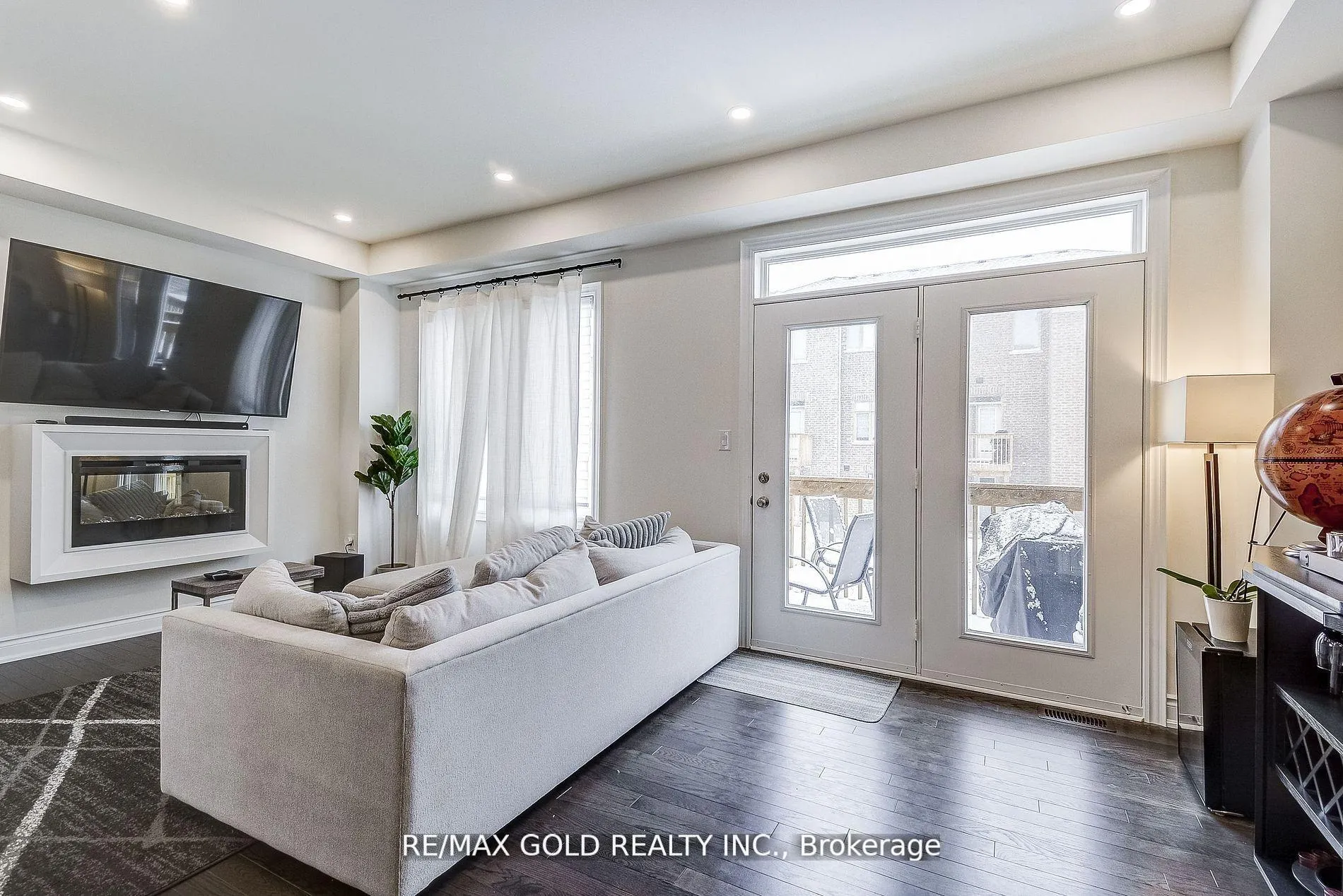Photo 18 of 40 Silver Meadow Gardens, Hamilton, Waterdown — HOMEH