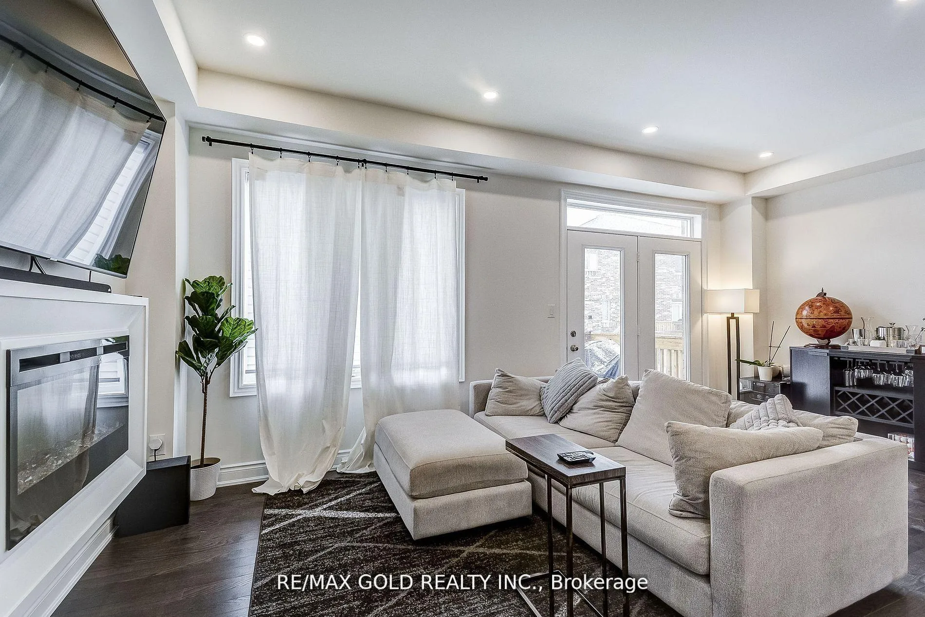 Photo 21 of 40 Silver Meadow Gardens, Hamilton, Waterdown — HOMEH
