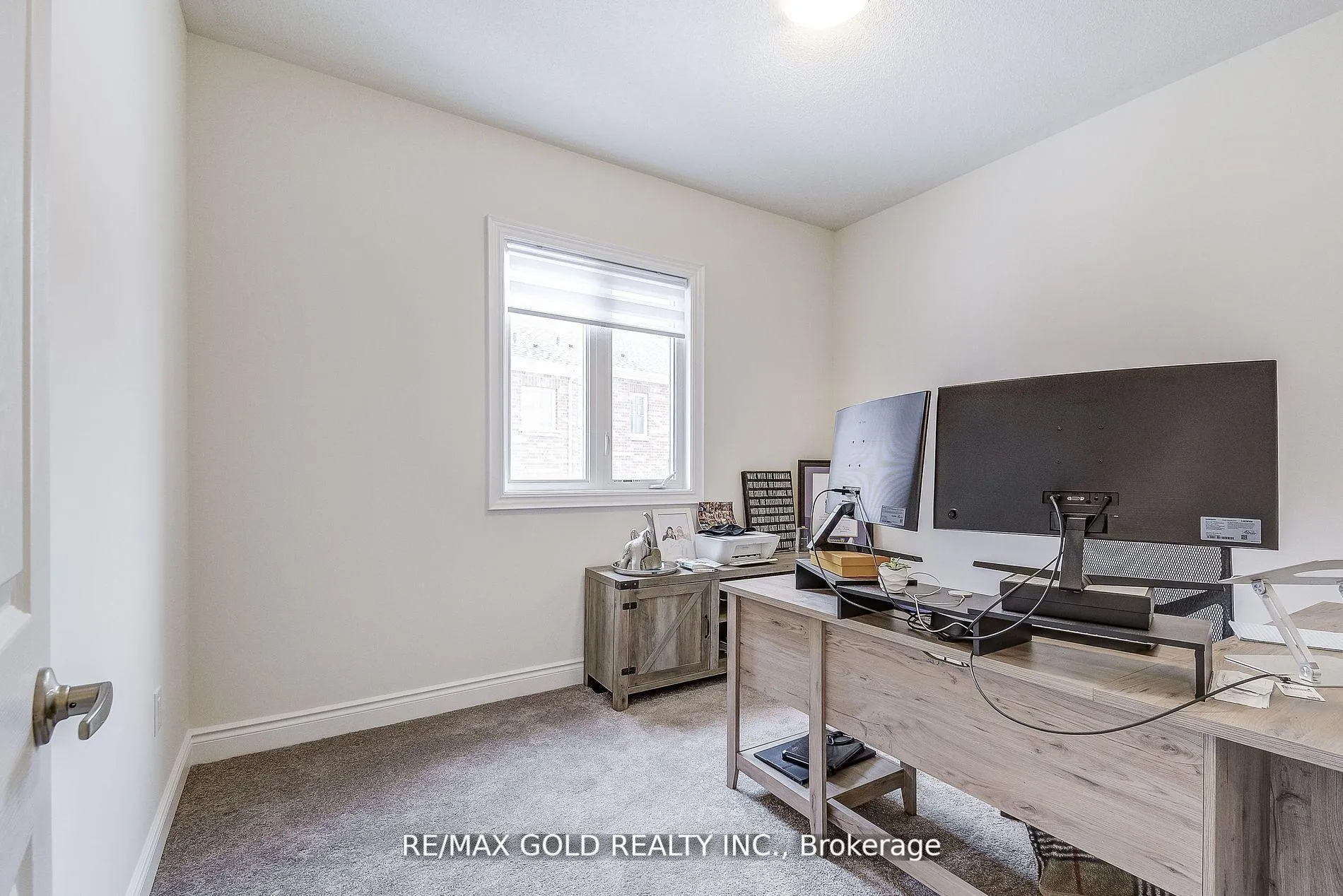 Photo 26 of 40 Silver Meadow Gardens, Hamilton, Waterdown — HOMEH