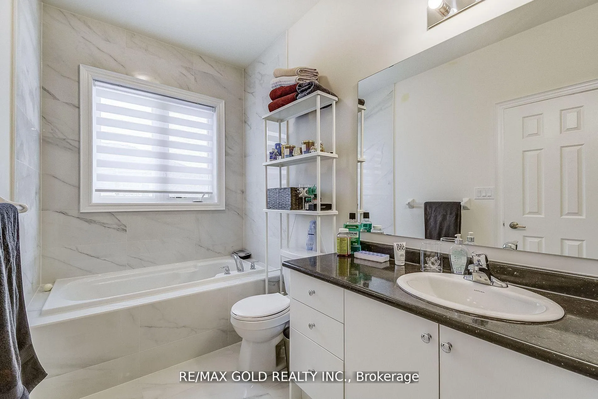 Photo 31 of 40 Silver Meadow Gardens, Hamilton, Waterdown — HOMEH