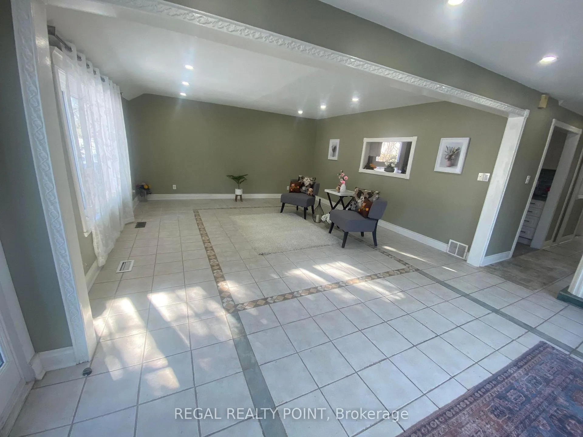 Photo 7 of 983 Pickering Beach Road S, Ajax, South East — HOMEH